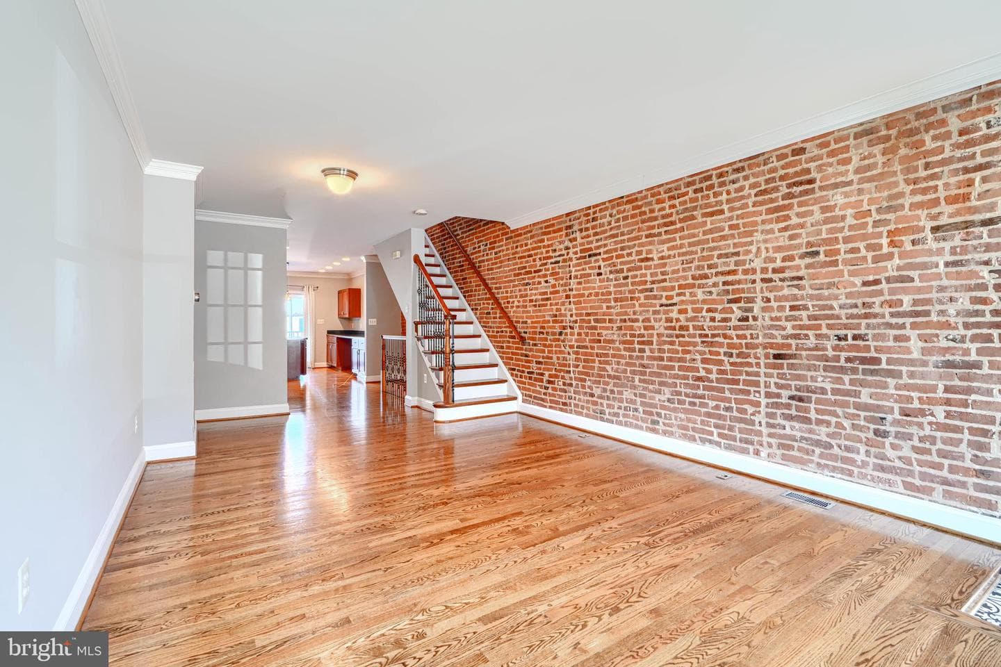 612 S Clinton Street S photo 1