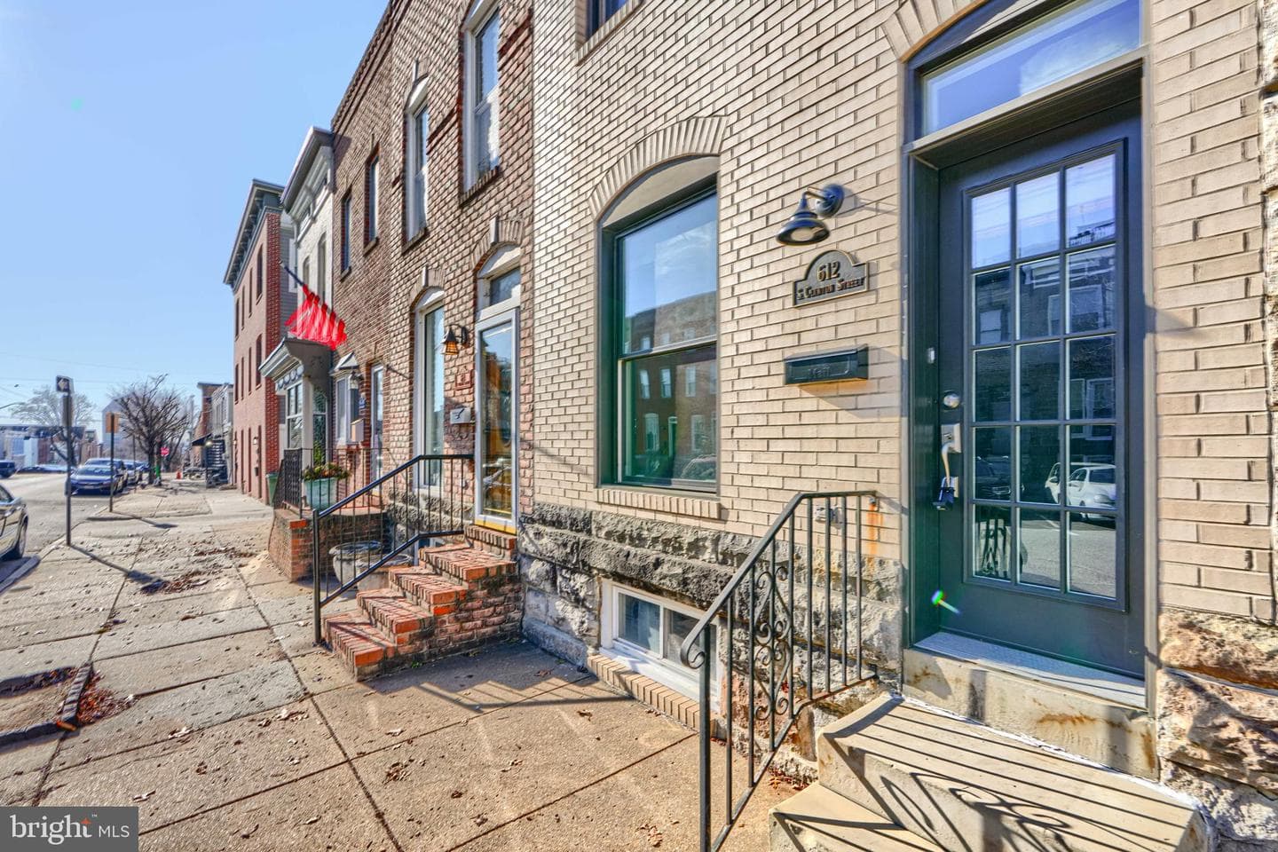 612 S Clinton Street S photo 2