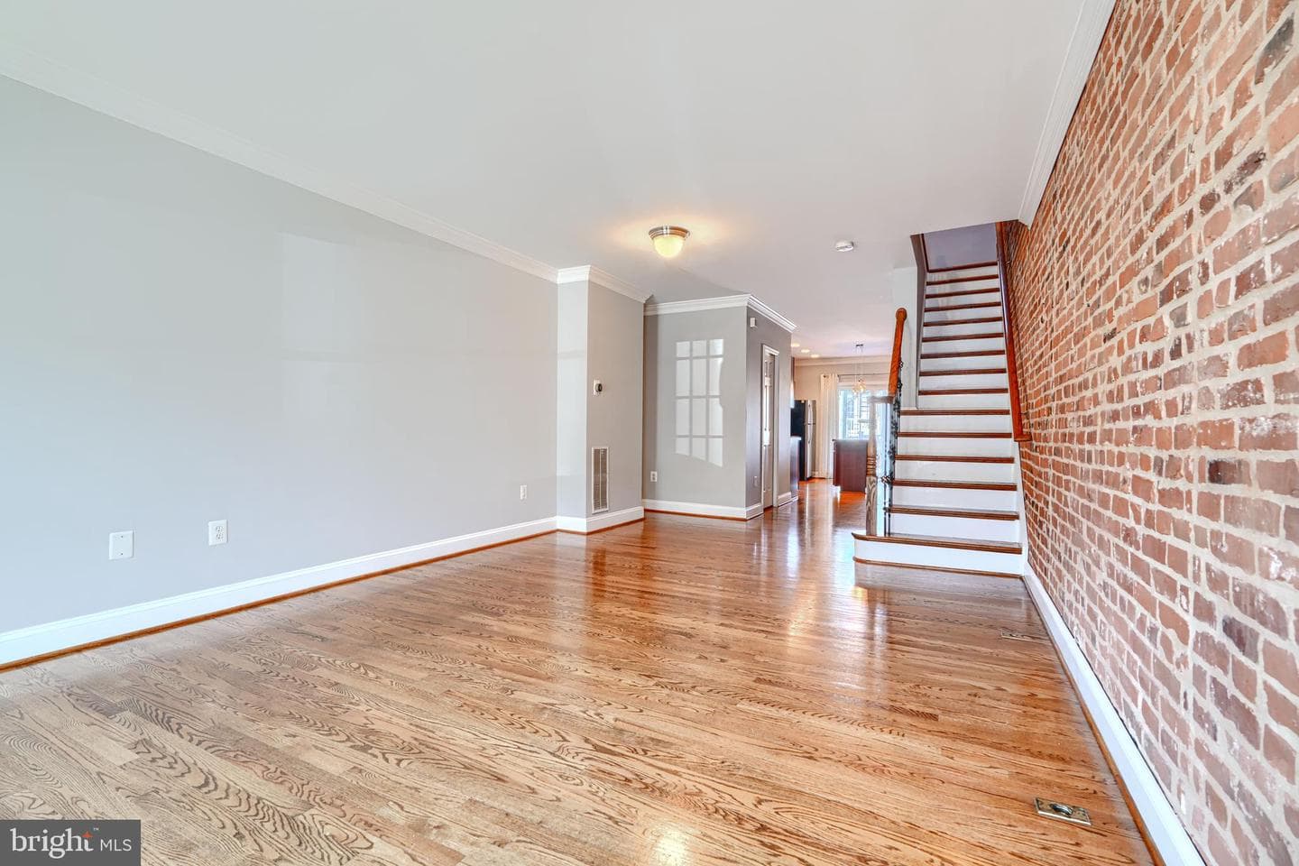 612 S Clinton Street S photo 4