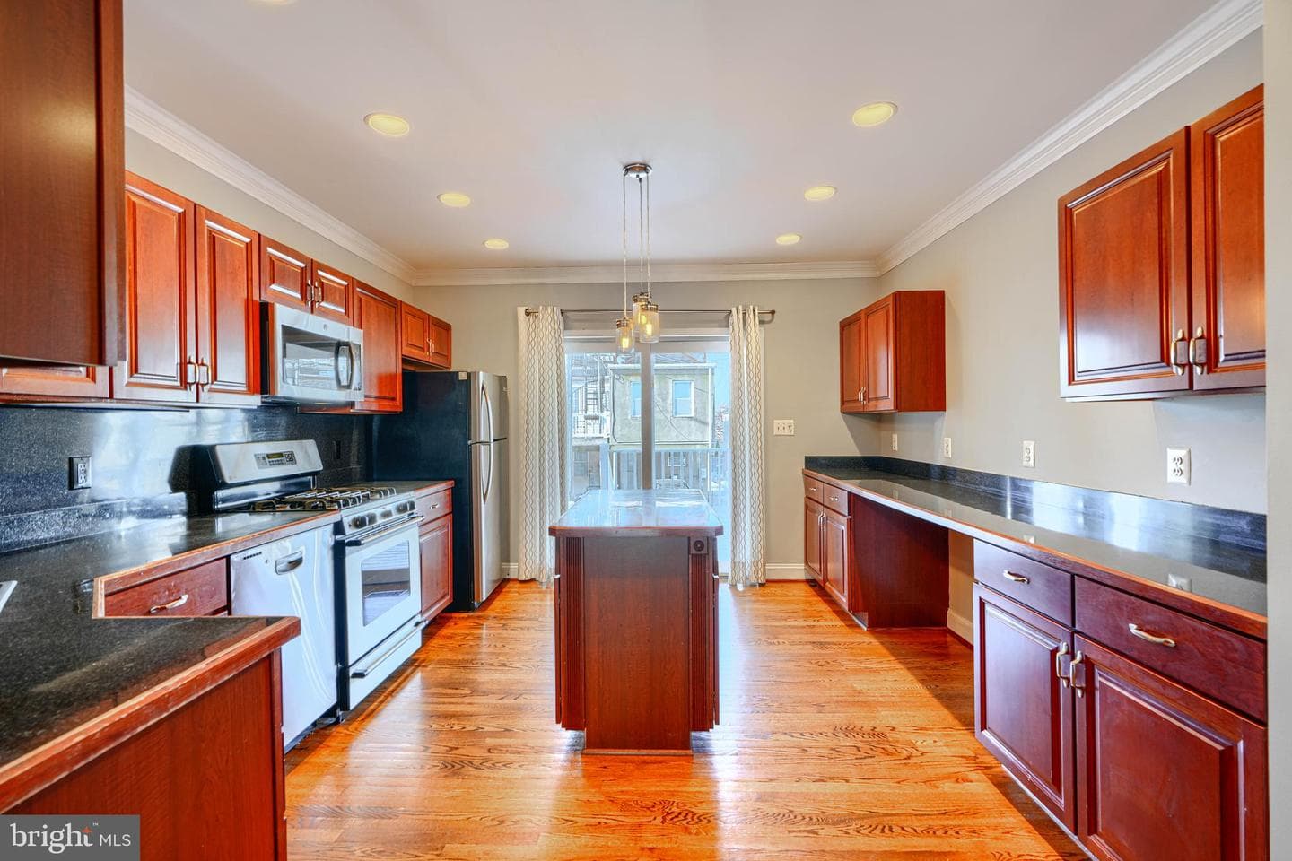612 S Clinton Street S photo 8