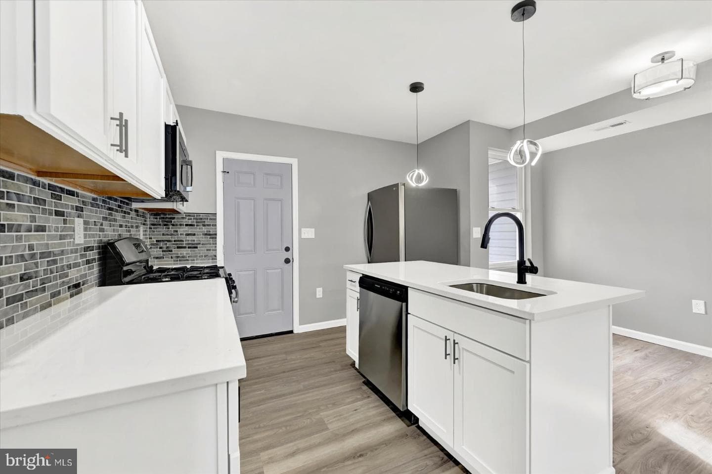 2559 Garrett Avenue photo 3