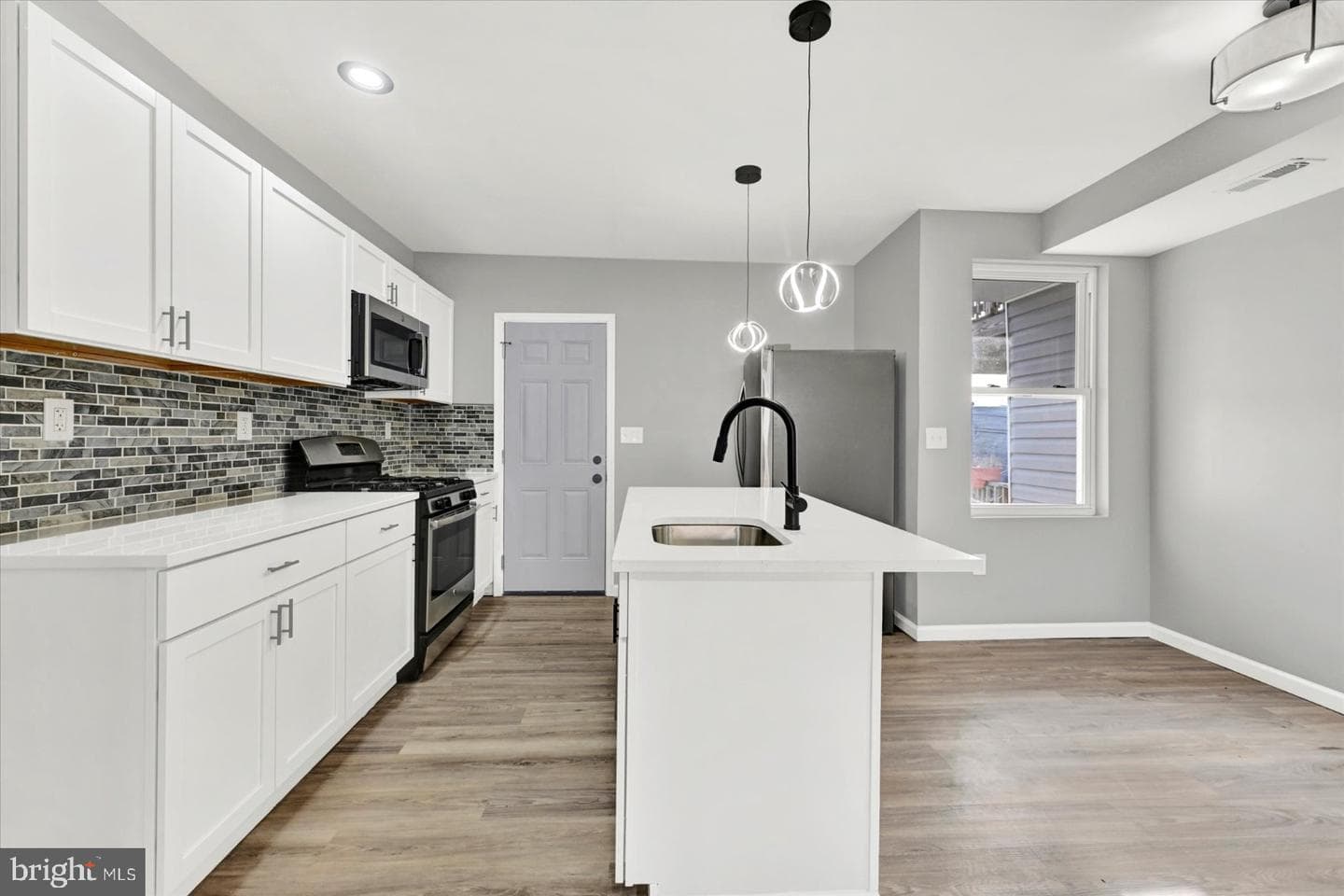 2559 Garrett Avenue photo 4
