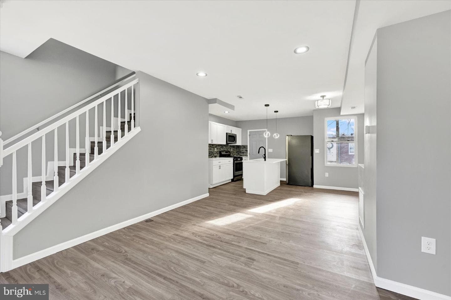 2559 Garrett Avenue photo 5