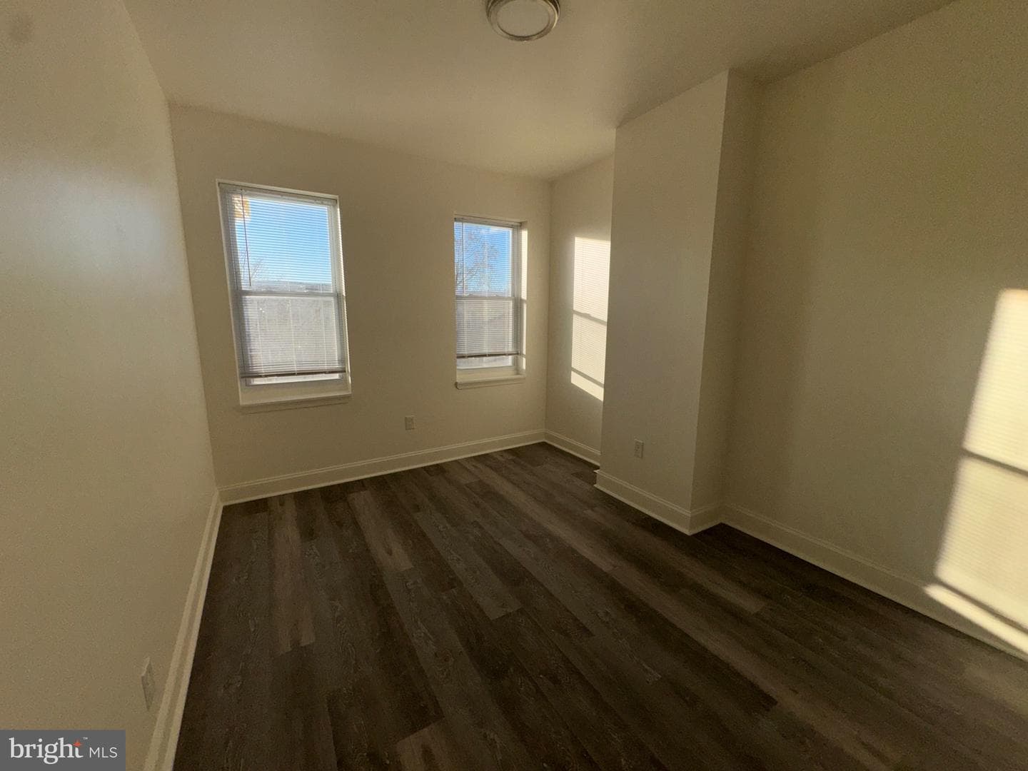 1517 N Fulton Avenue photo 2