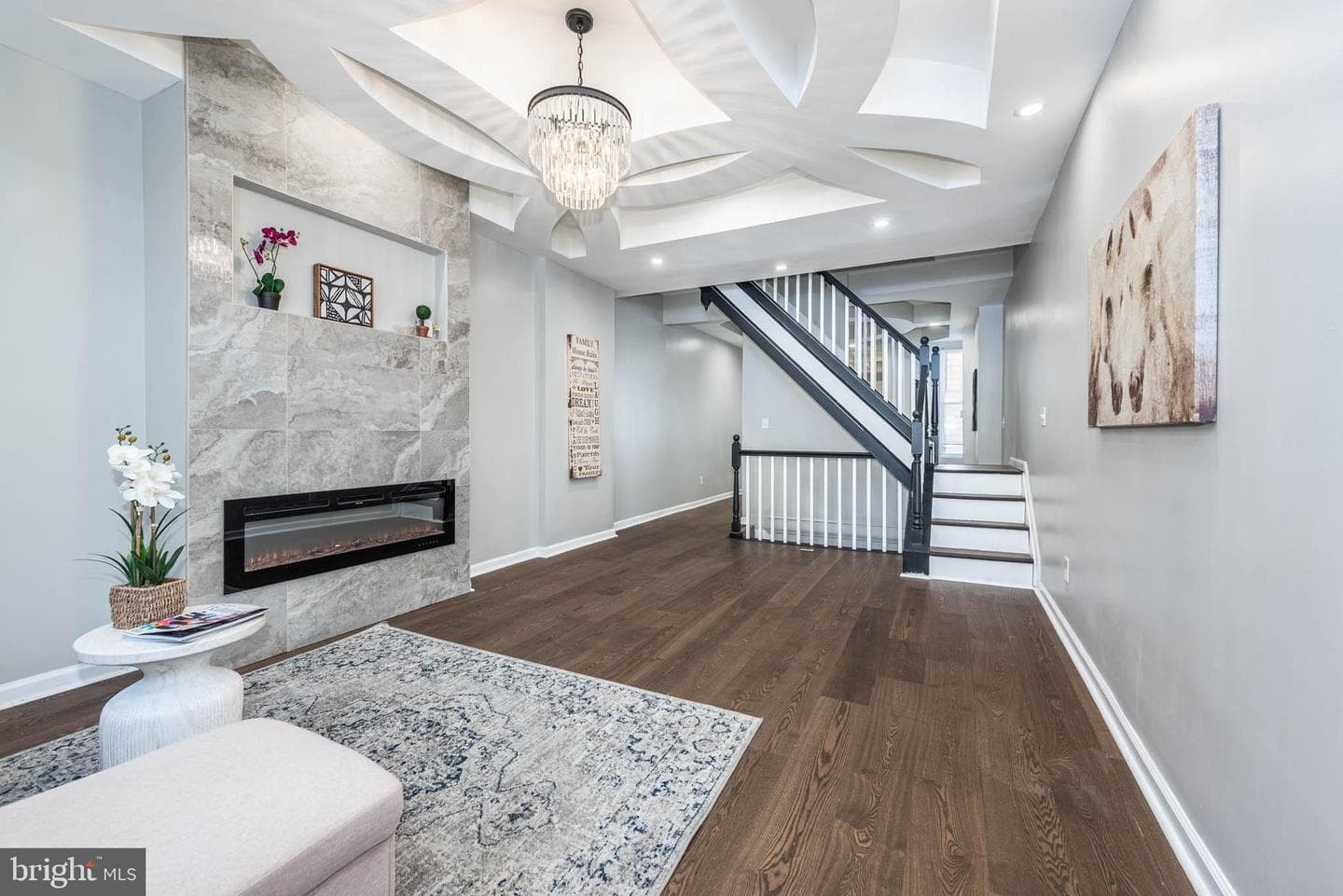 1715 E Oliver Street photo 2