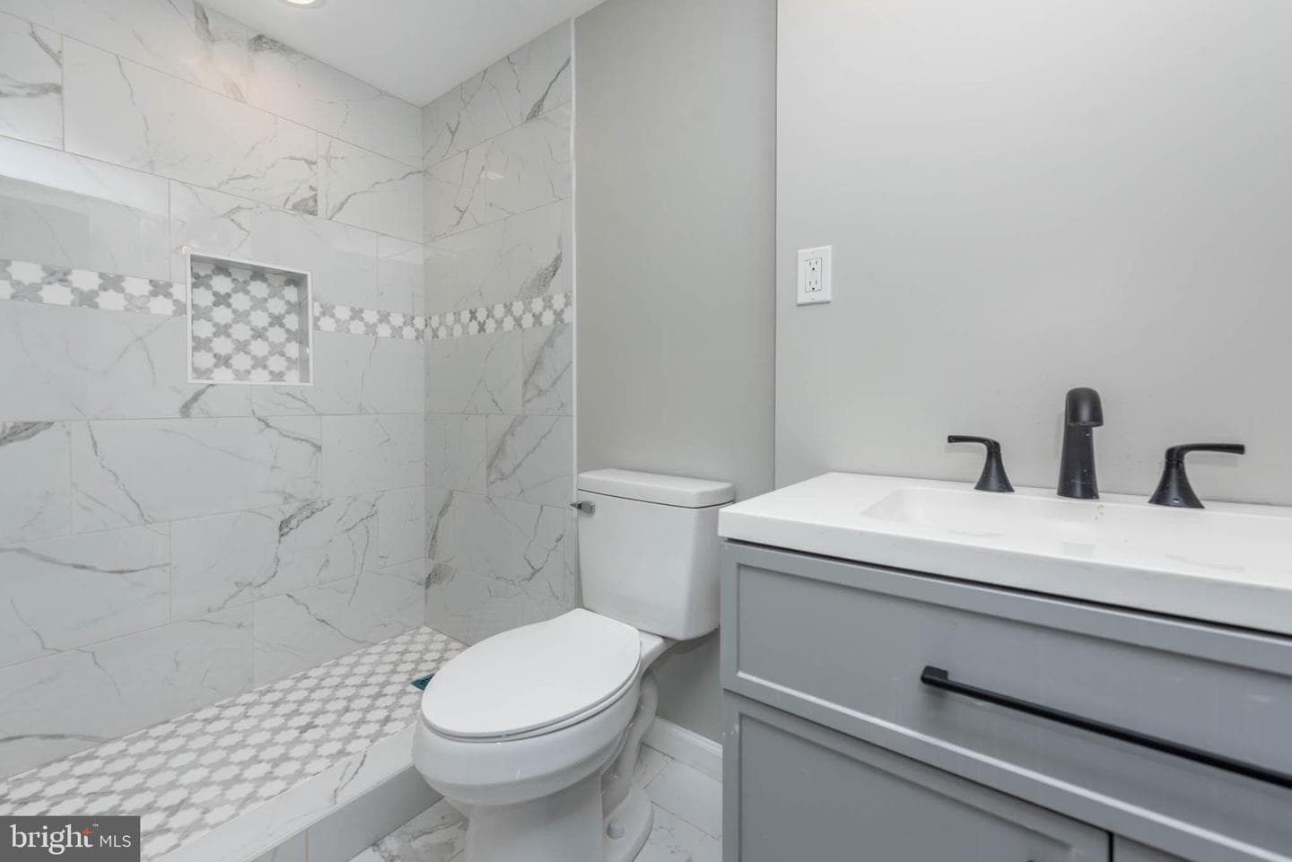 1715 E Oliver Street photo 26