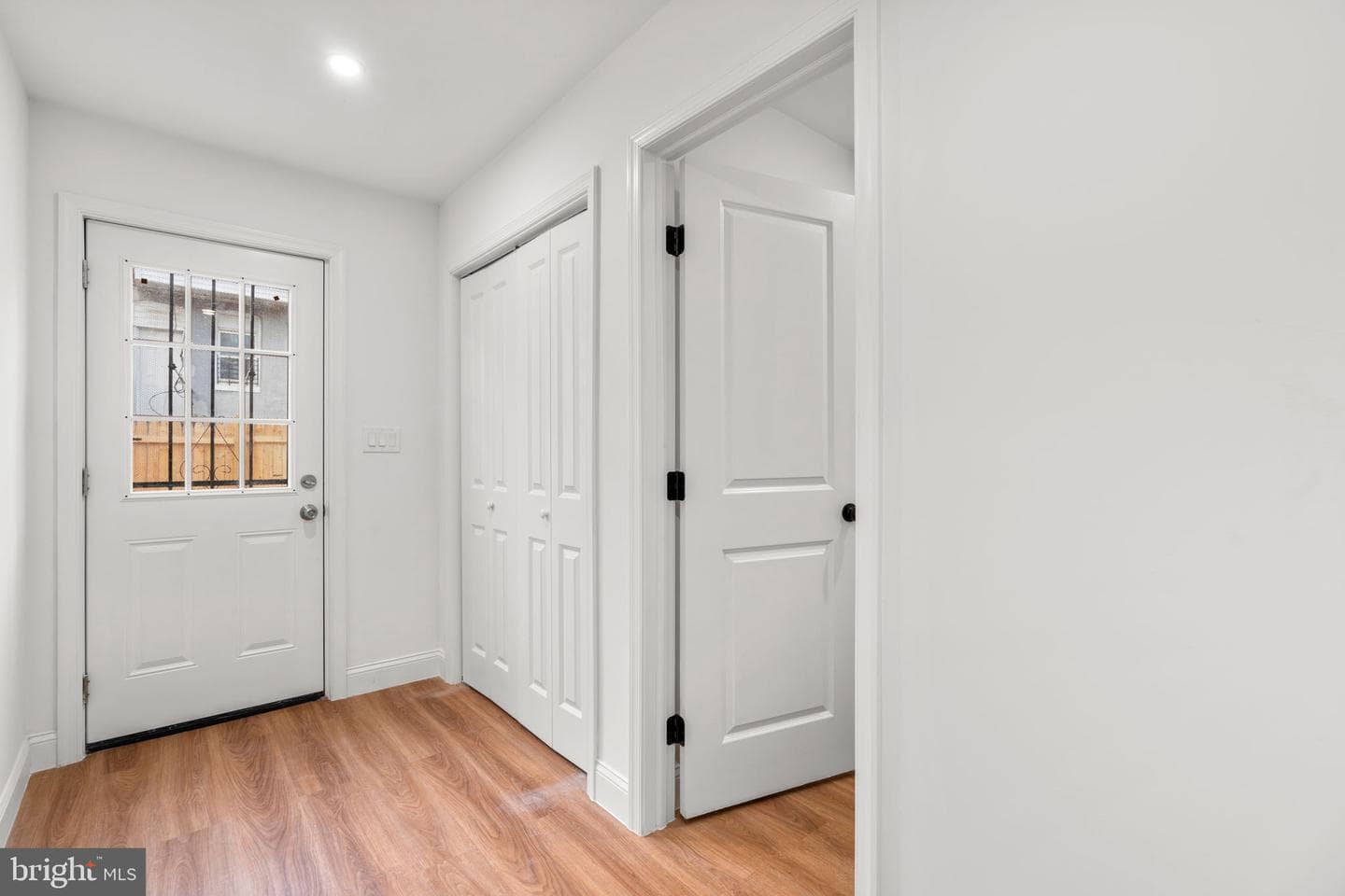 224 N Glover Street photo 15