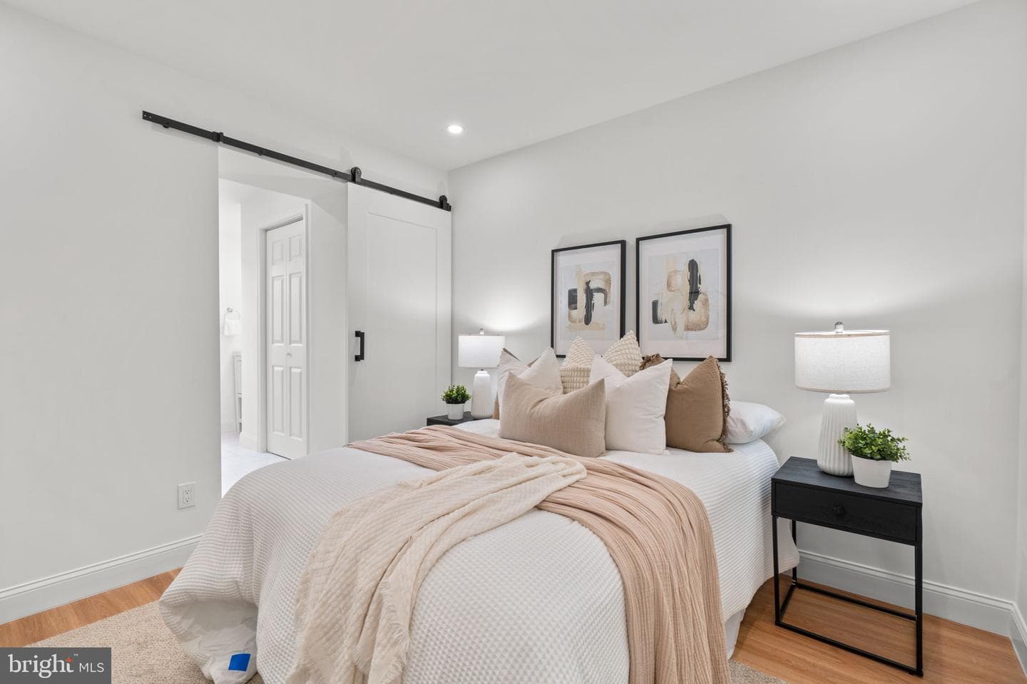 224 N Glover Street photo 18