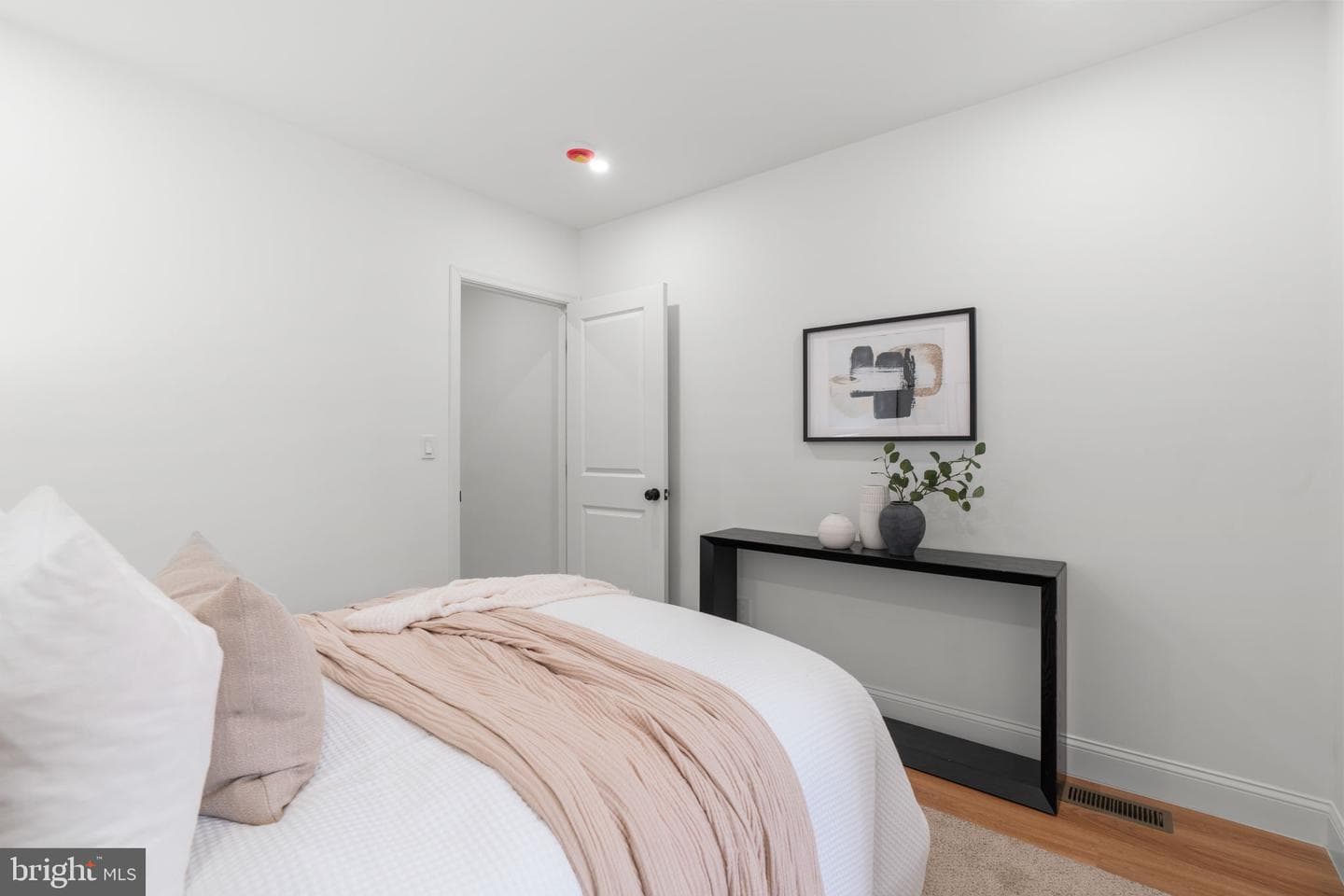 224 N Glover Street photo 19