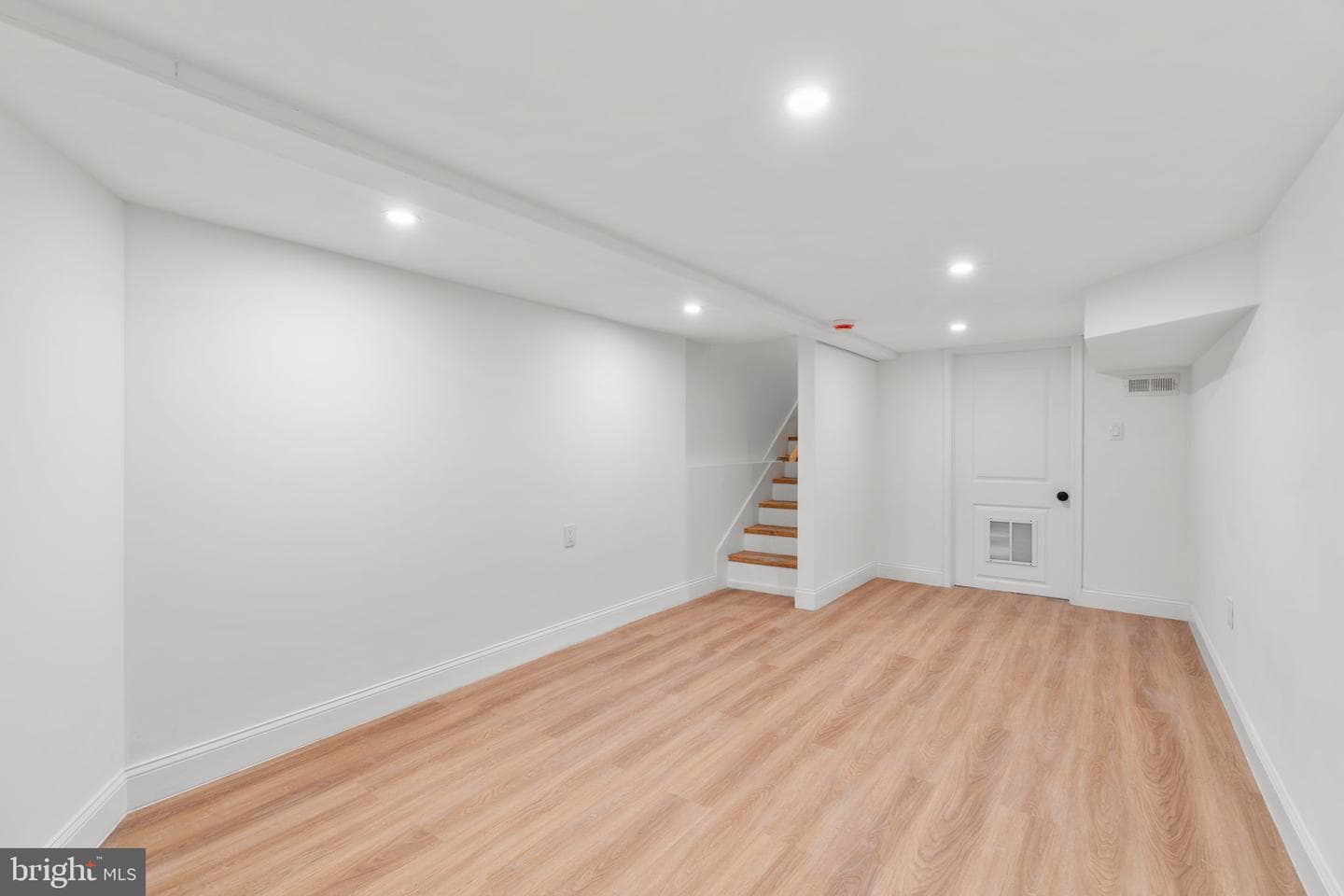 224 N Glover Street photo 27