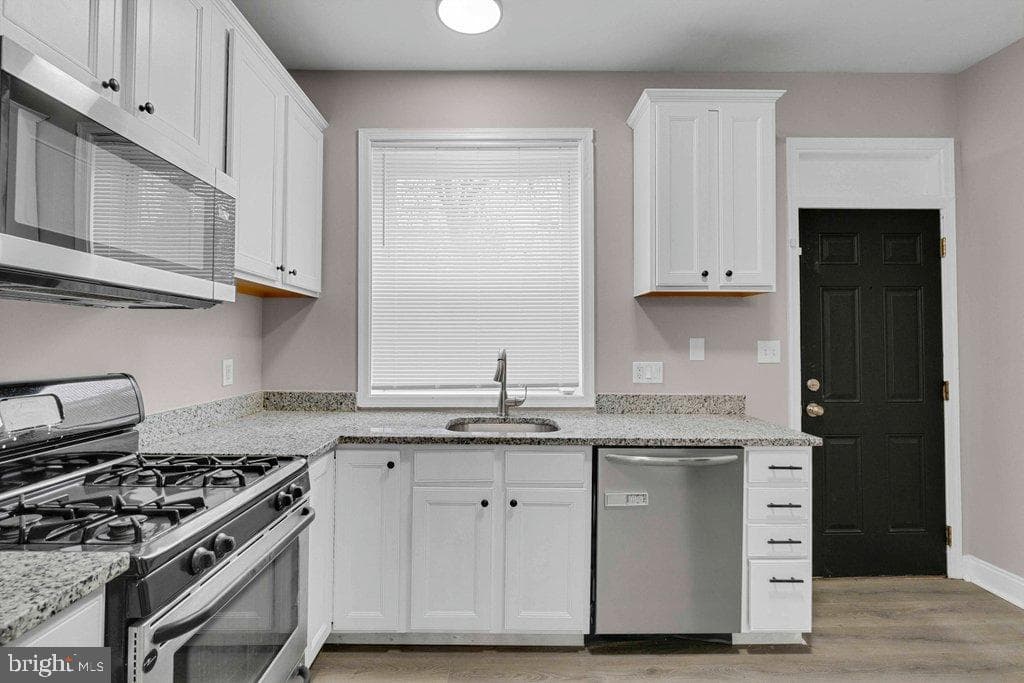 2576 W Baltimore Street W photo 12