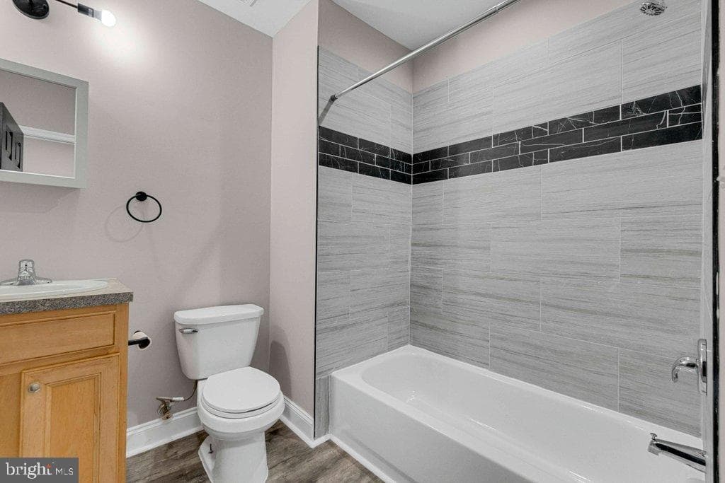2576 W Baltimore Street W photo 17