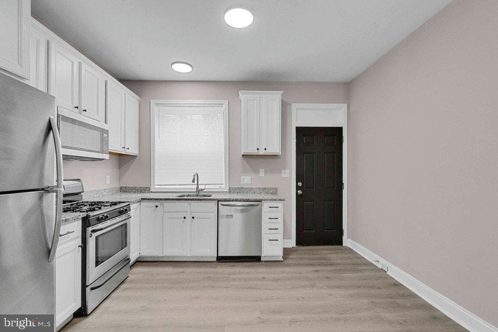 2576 W Baltimore Street W photo 8