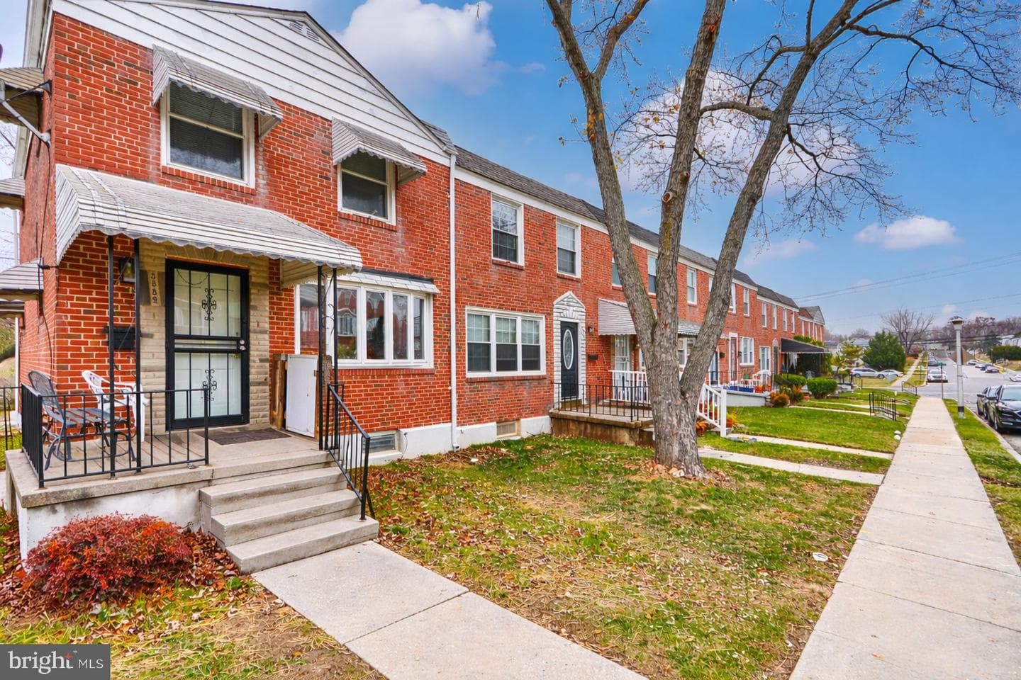 5552 Whitby Road photo 2