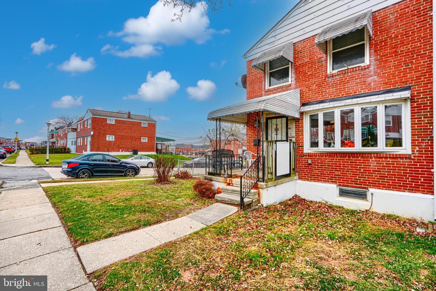 5552 Whitby Road photo 3