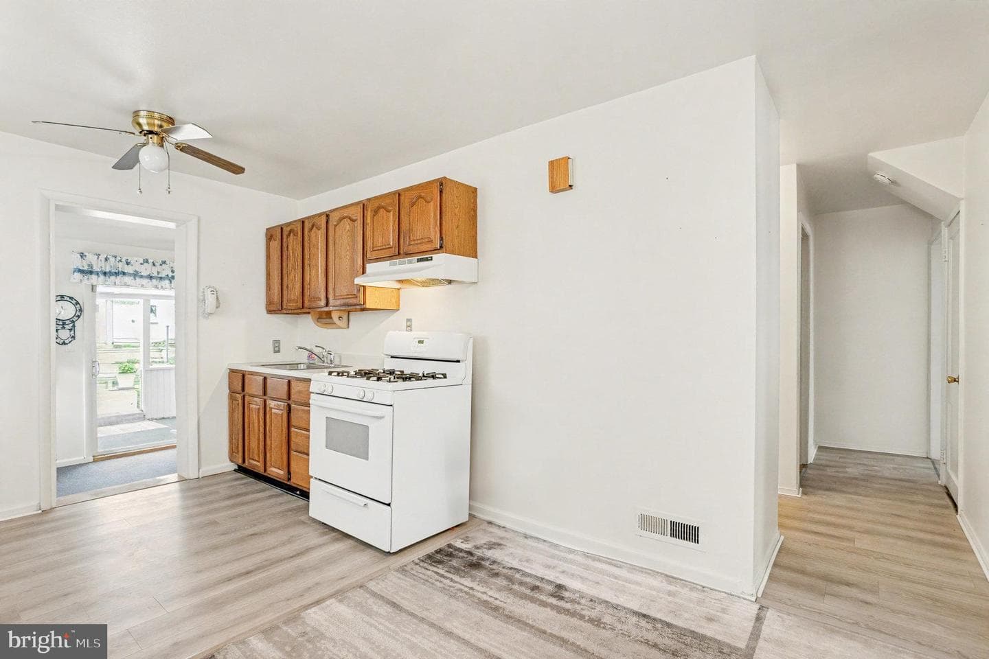 5402 Todd Avenue photo 8