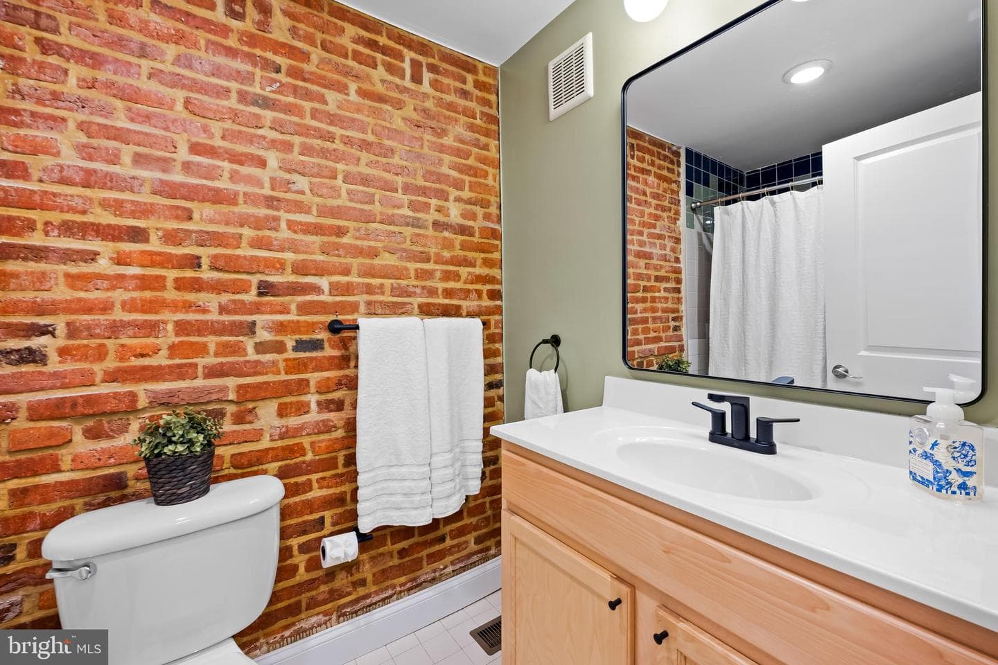 318 W 28th Street photo 18