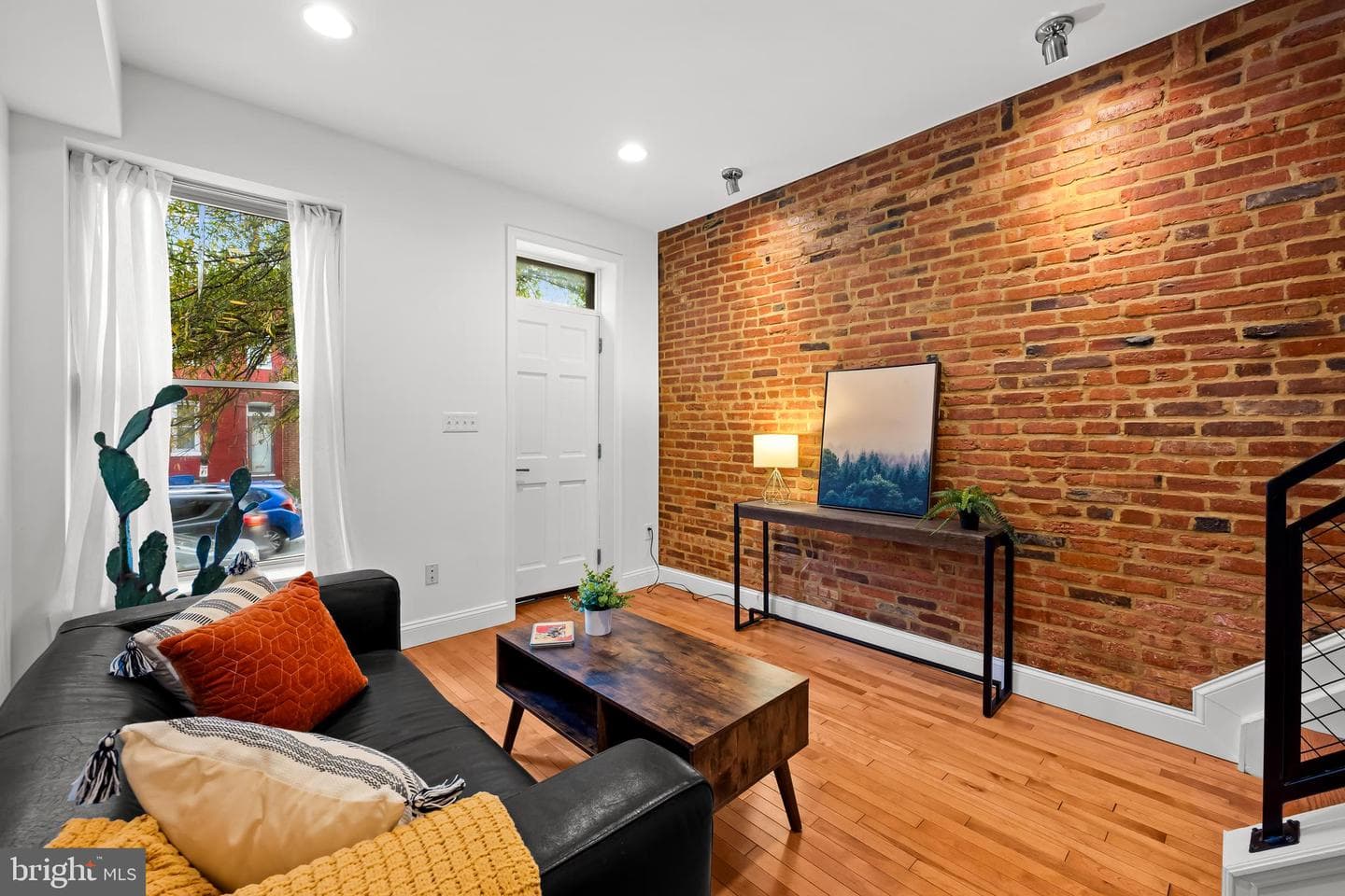 318 W 28th Street photo 3
