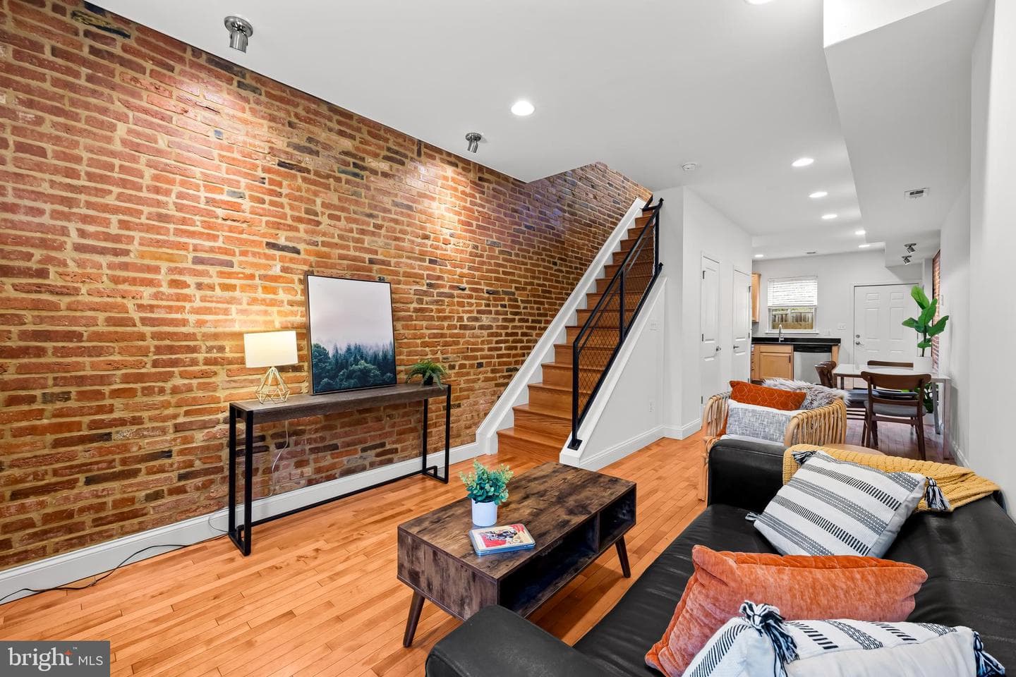 318 W 28th Street photo 4