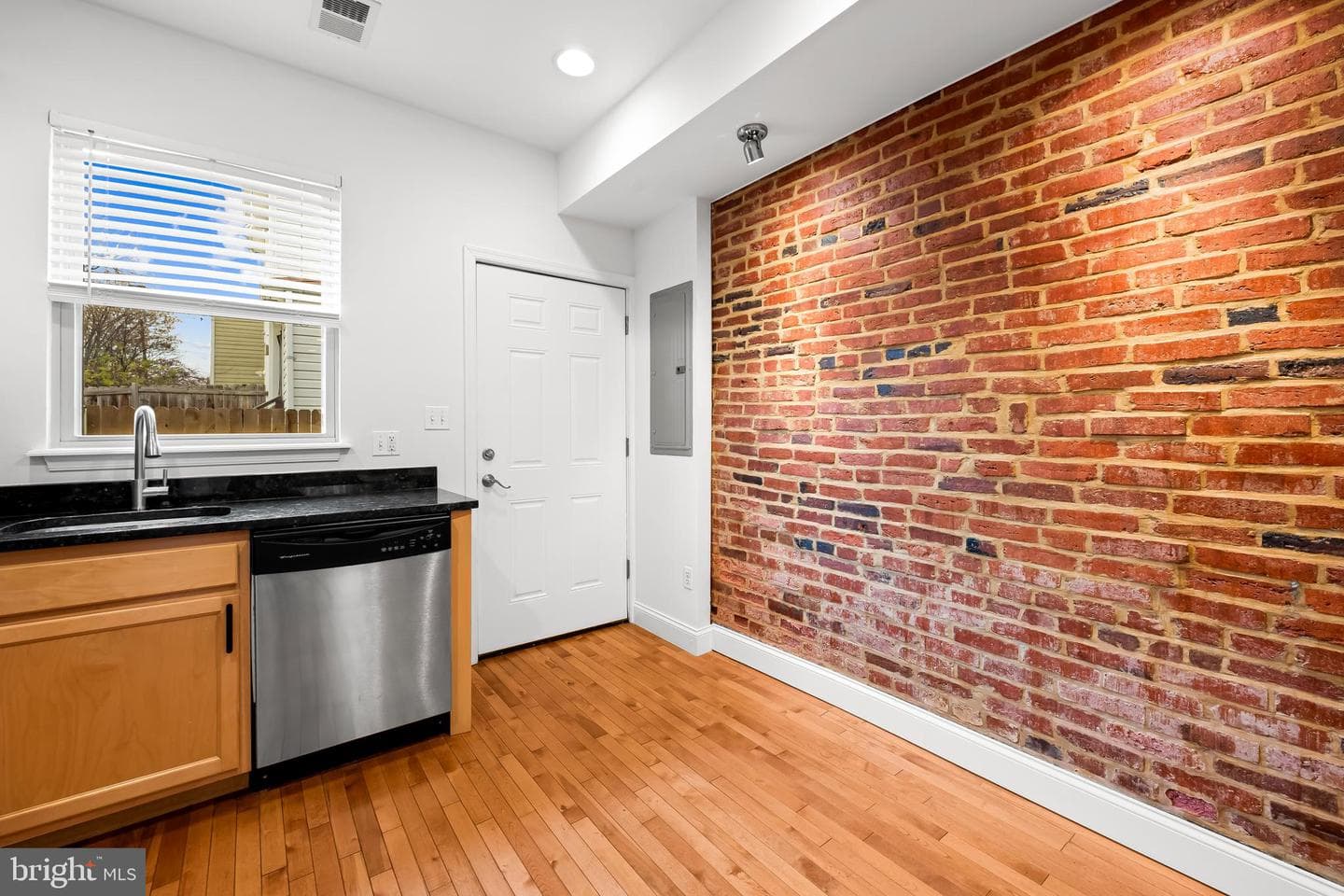 318 W 28th Street photo 9