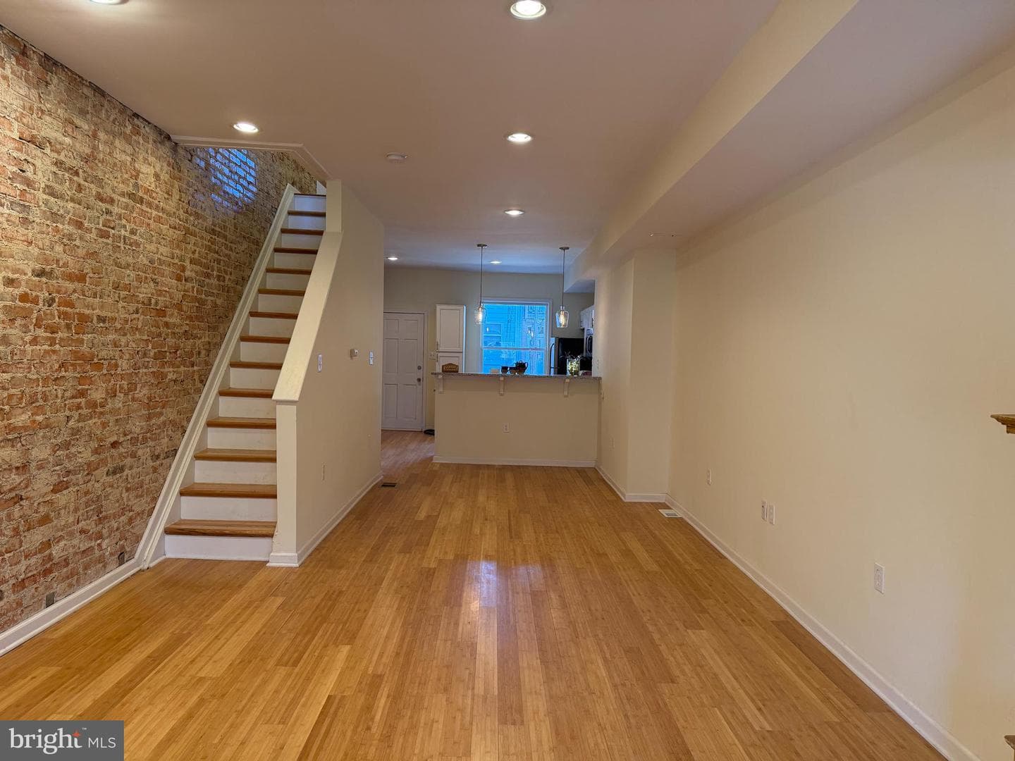 640 S Ellwood Avenue photo 4