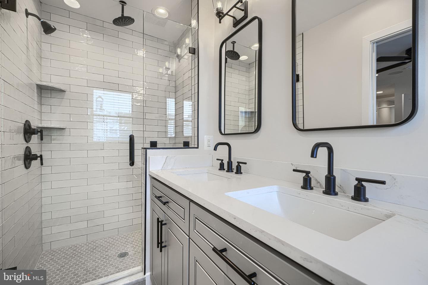1459 Hull Street photo 23