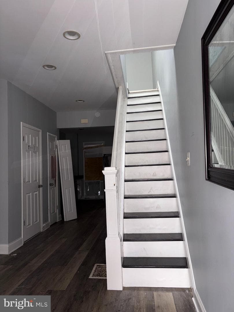 3413 Noble Street photo 19