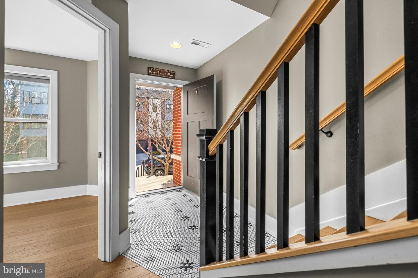 1456 Redfern Avenue photo 2