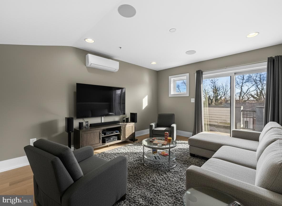 1456 Redfern Avenue photo 35