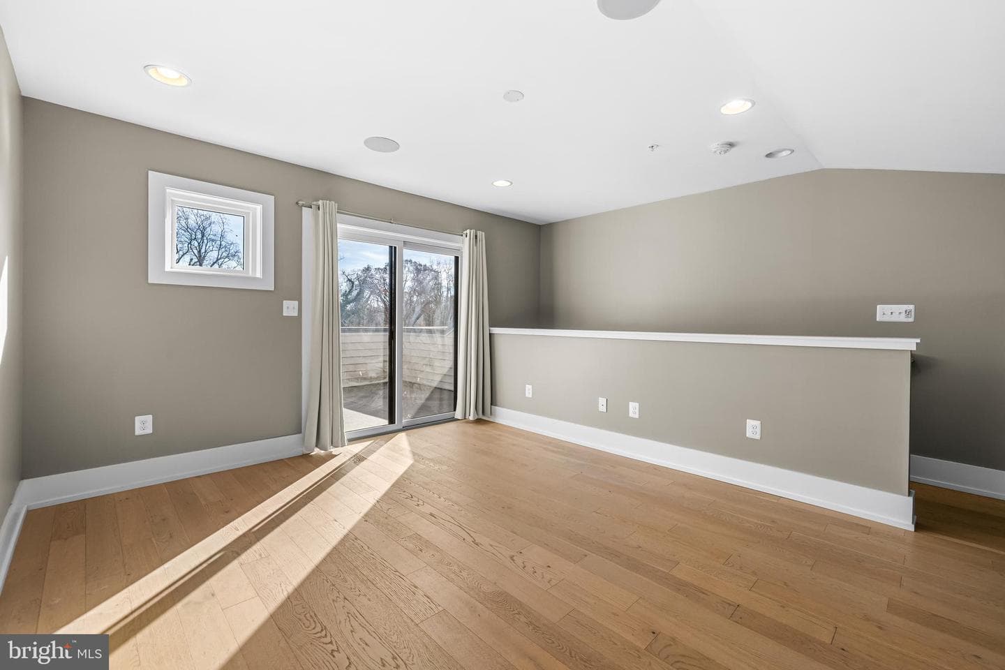 1456 Redfern Avenue photo 36