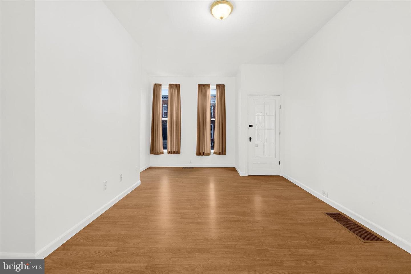 2819 Hudson Street photo 8