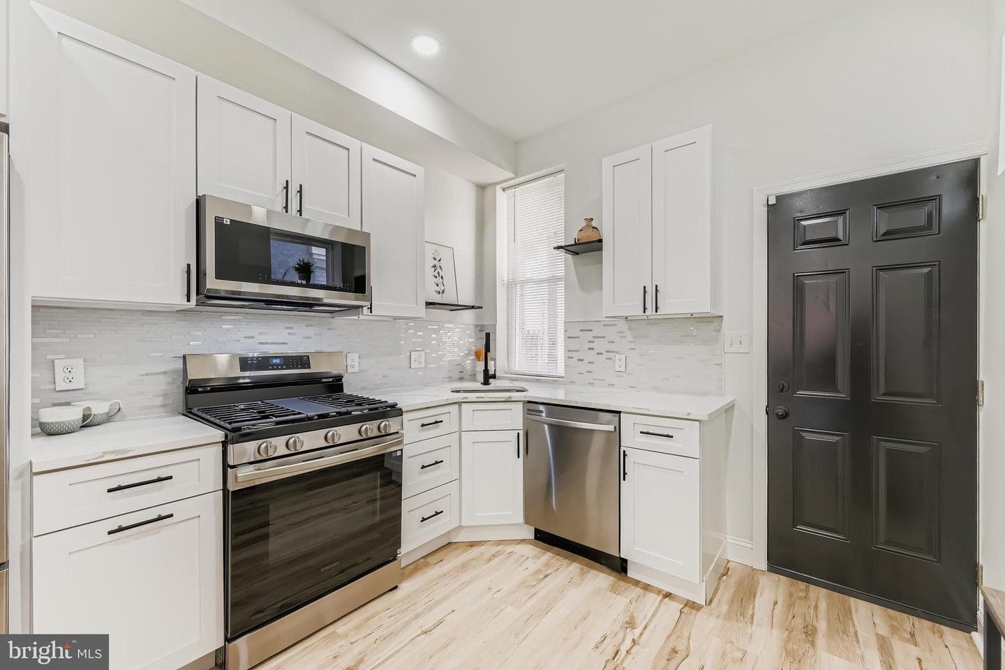 1438 N Broadway photo 10