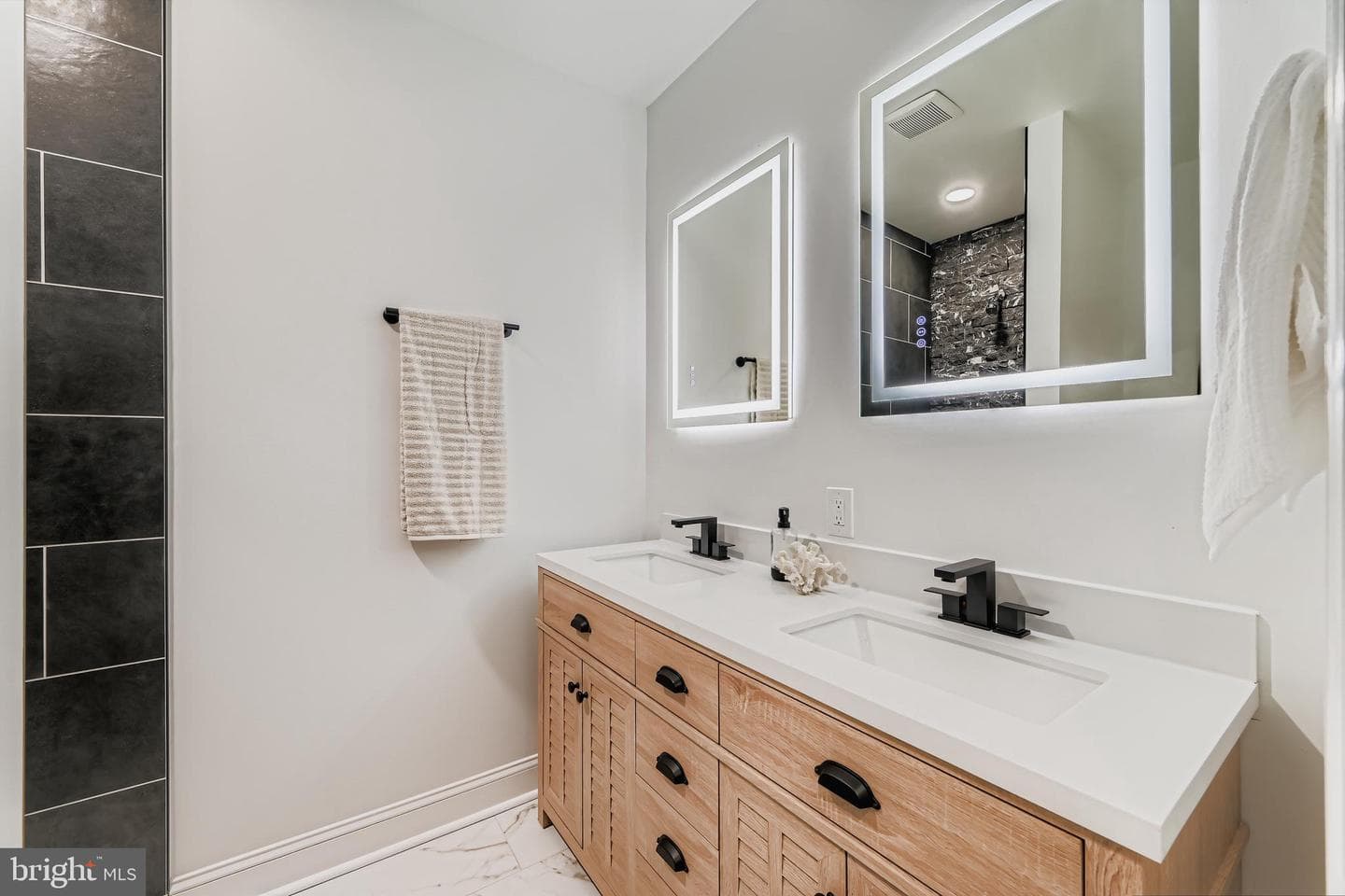 1438 N Broadway photo 17