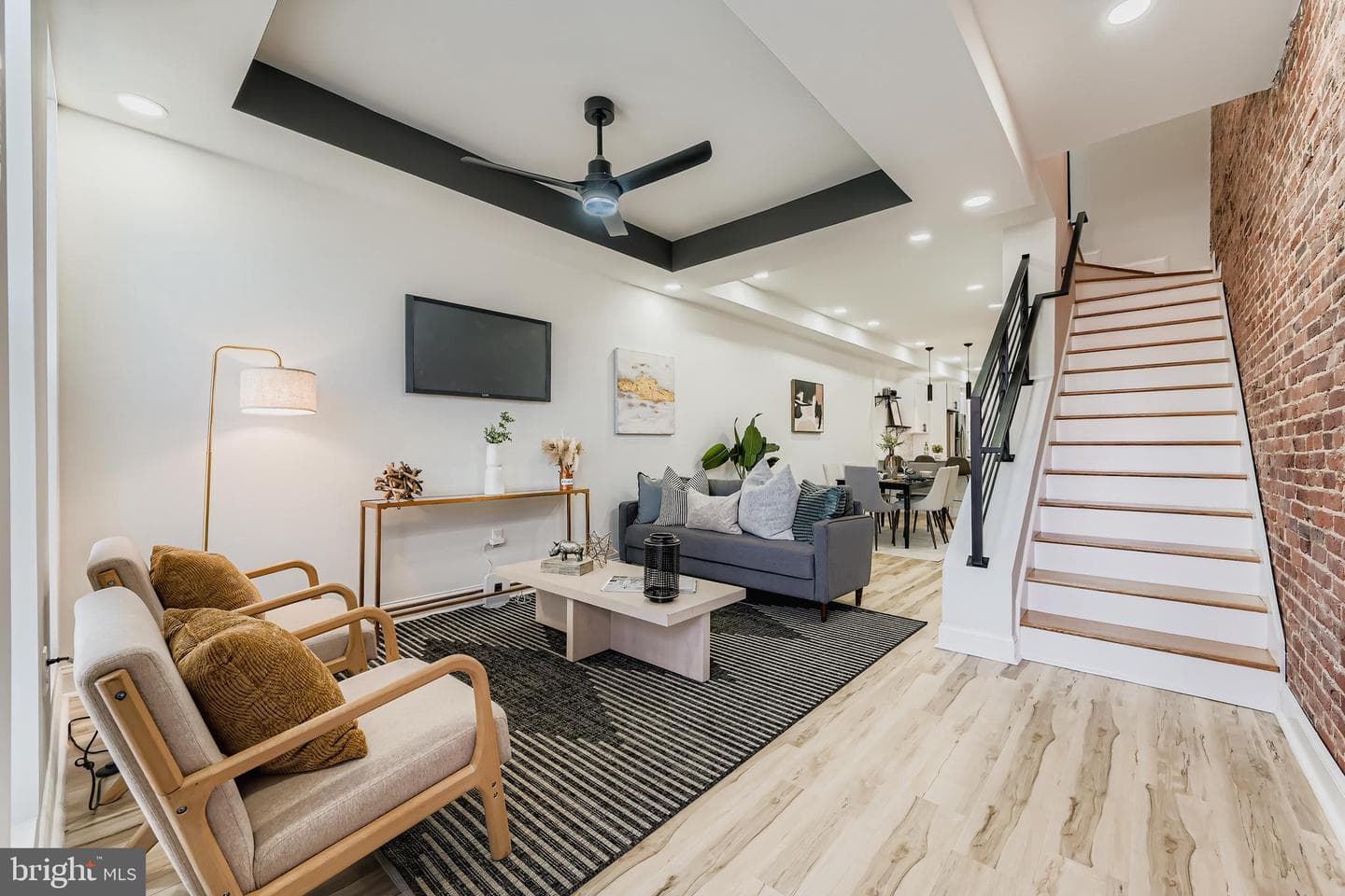1438 N Broadway photo 2