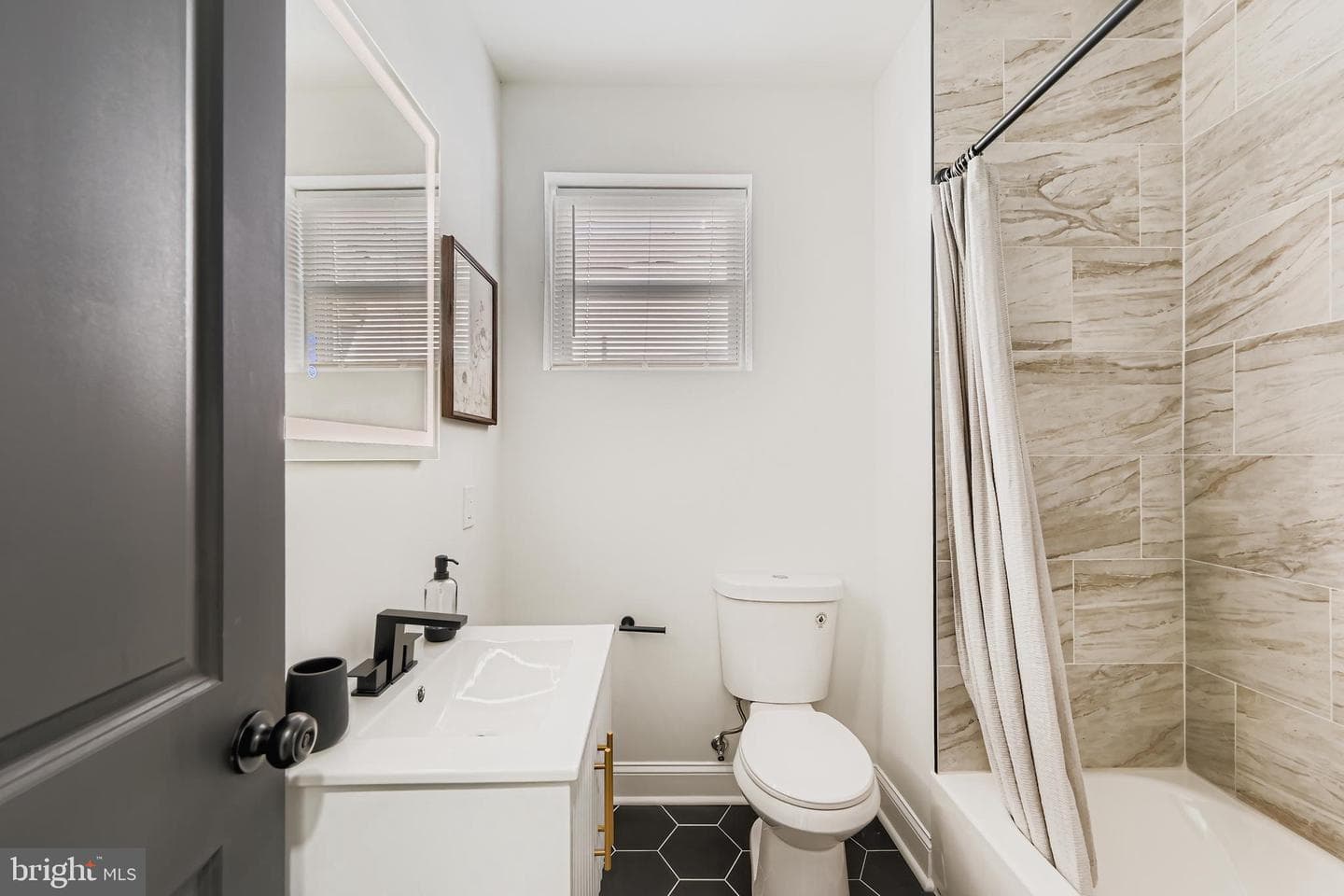 1438 N Broadway photo 21