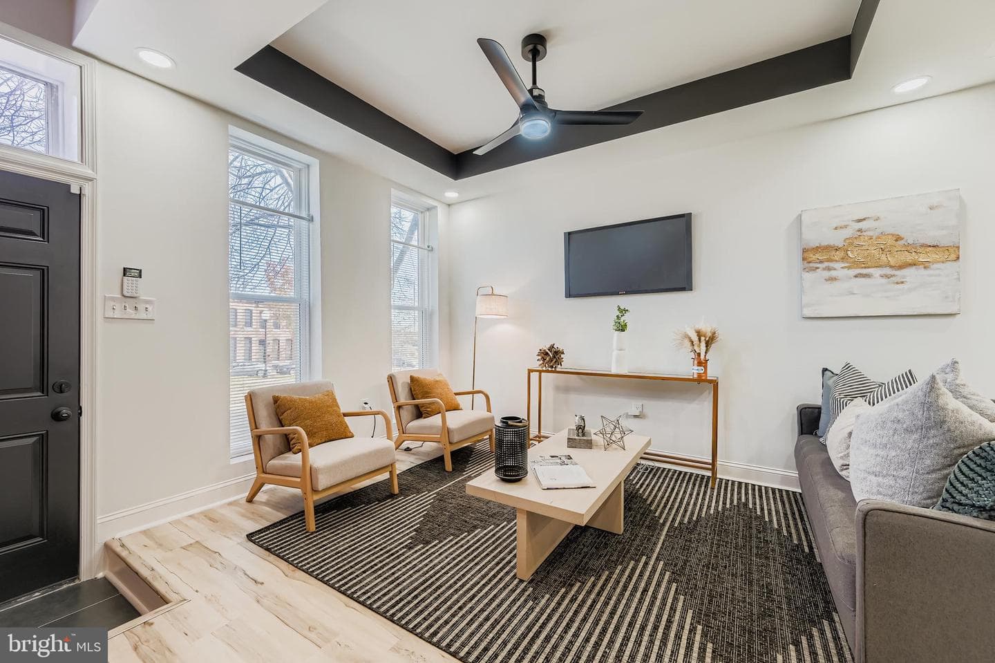 1438 N Broadway photo 3