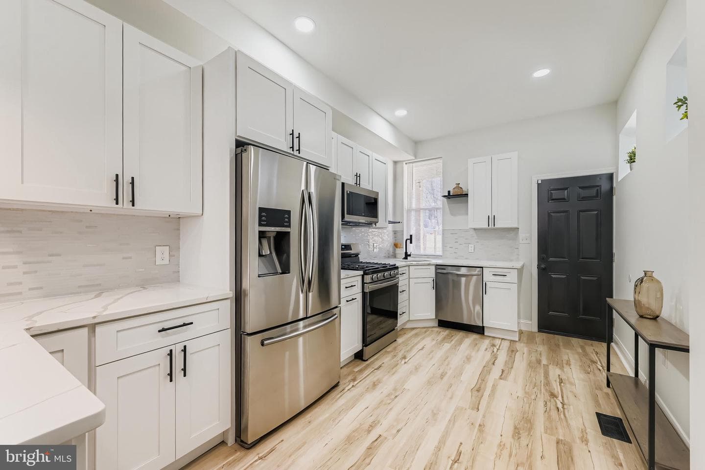 1438 N Broadway photo 8