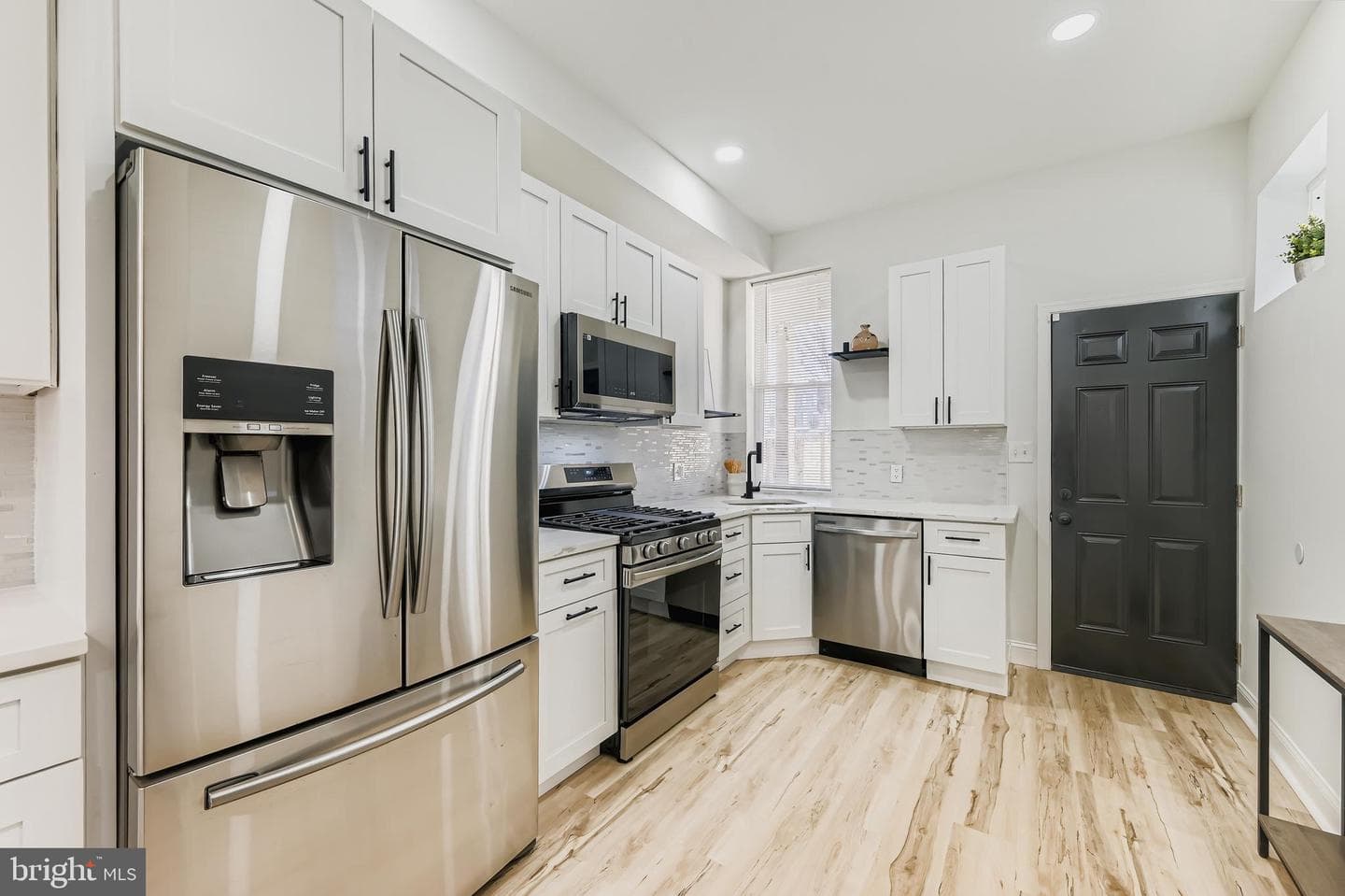 1438 N Broadway photo 9