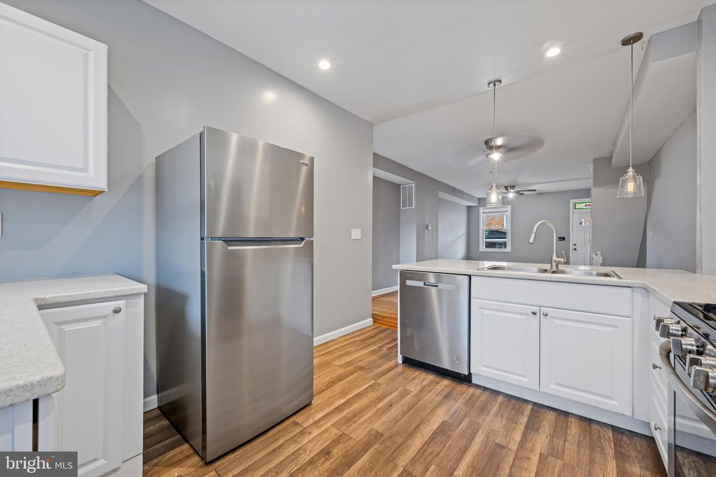 628 Savage Street S photo 13