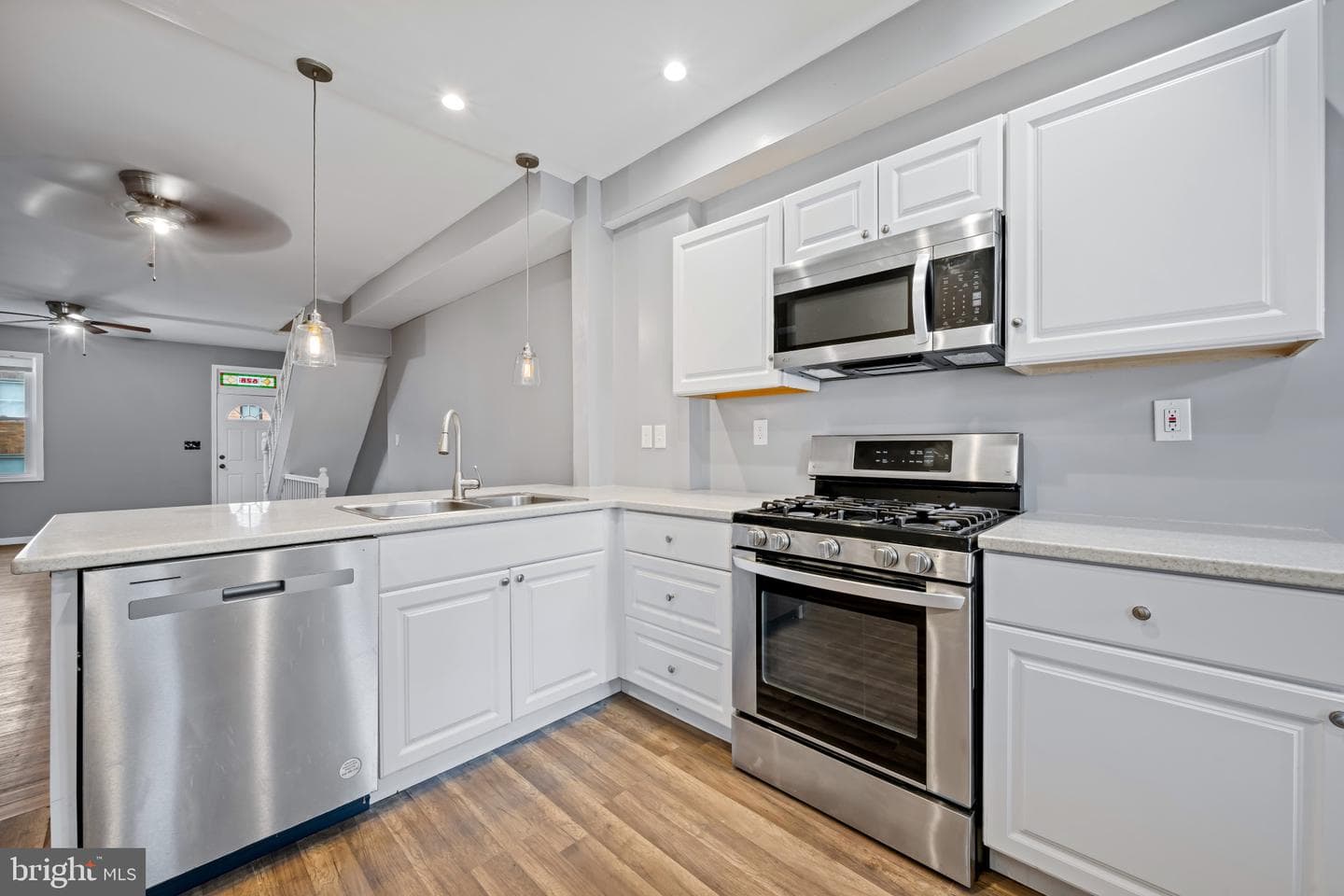 628 Savage Street S photo 14