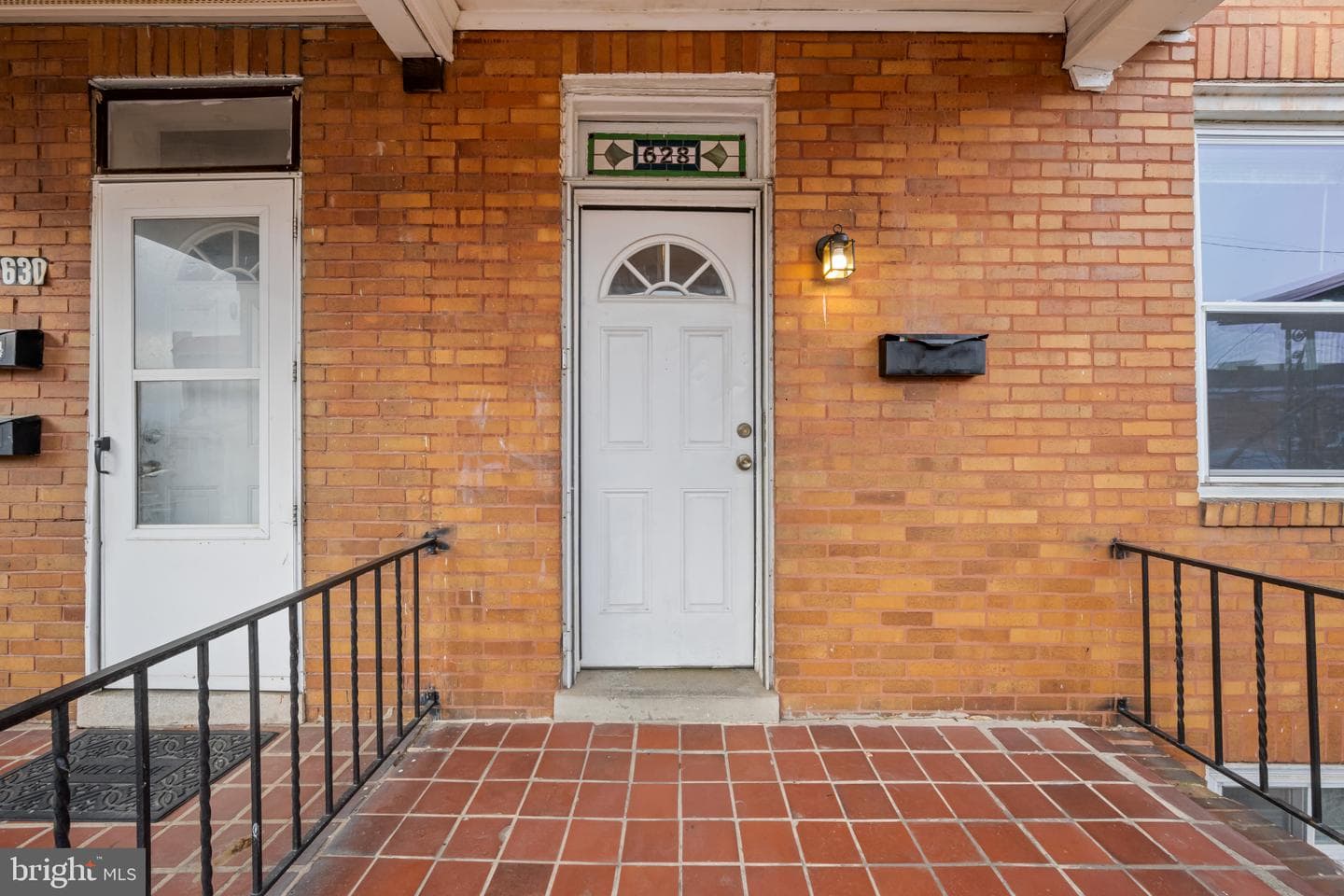 628 Savage Street S photo 2