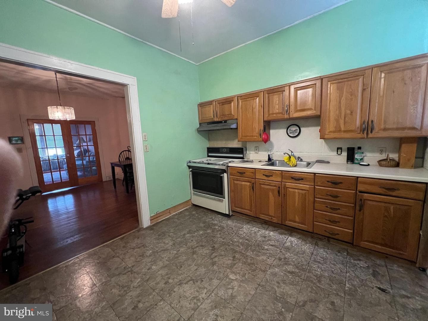 1230 W 37th Street photo 5