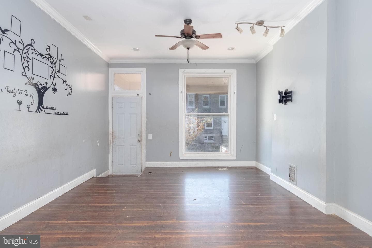 2216 W Fayette Street photo 4