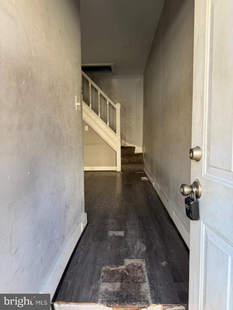 1409 E Lanvale Street photo 2