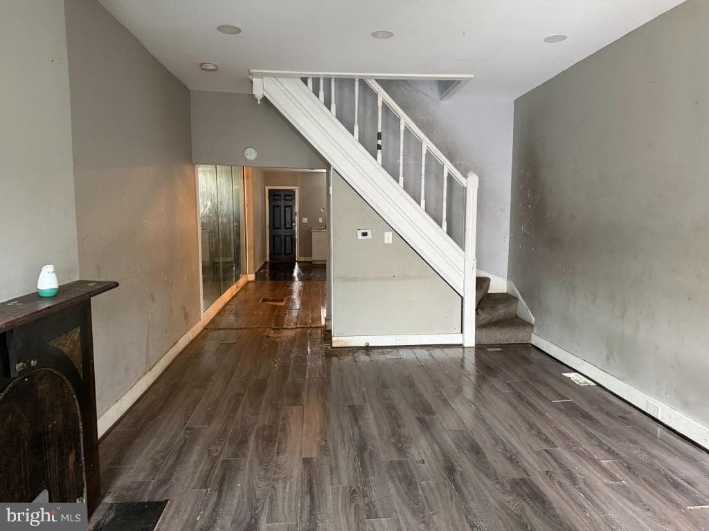 1409 E Lanvale Street photo 4