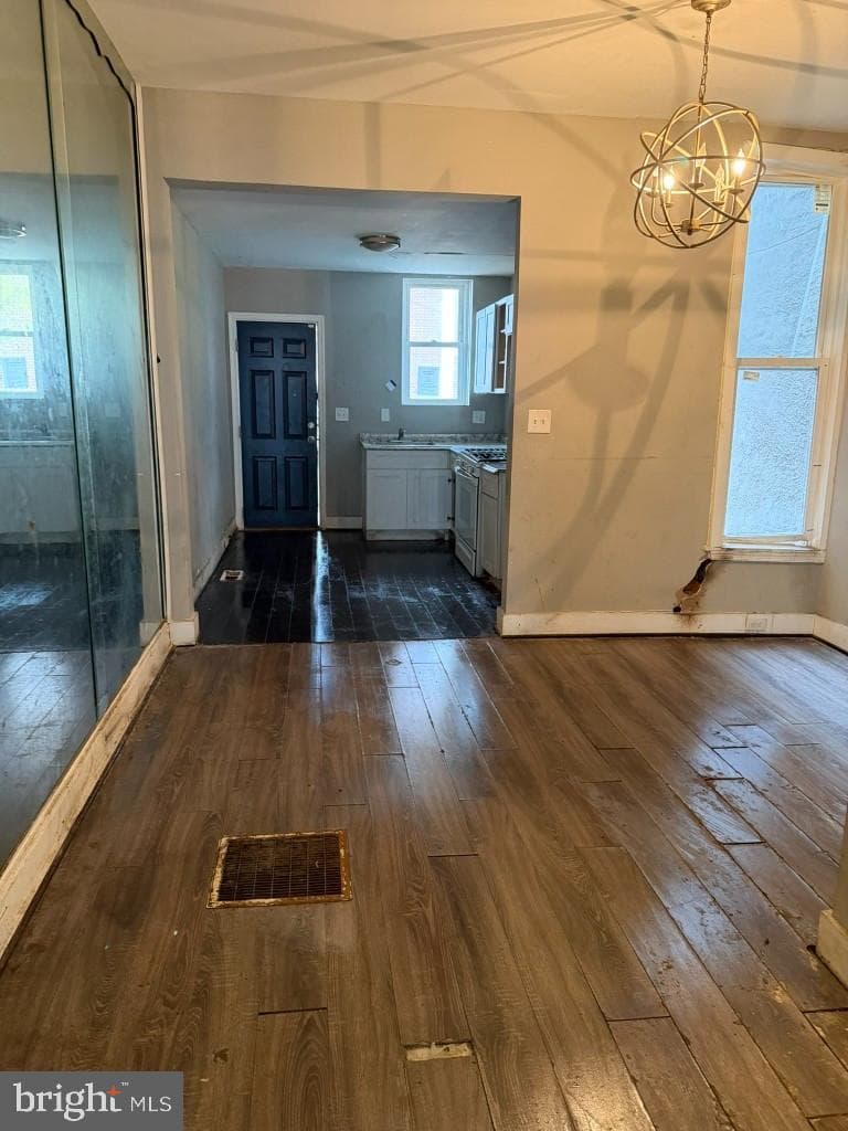 1409 E Lanvale Street photo 5