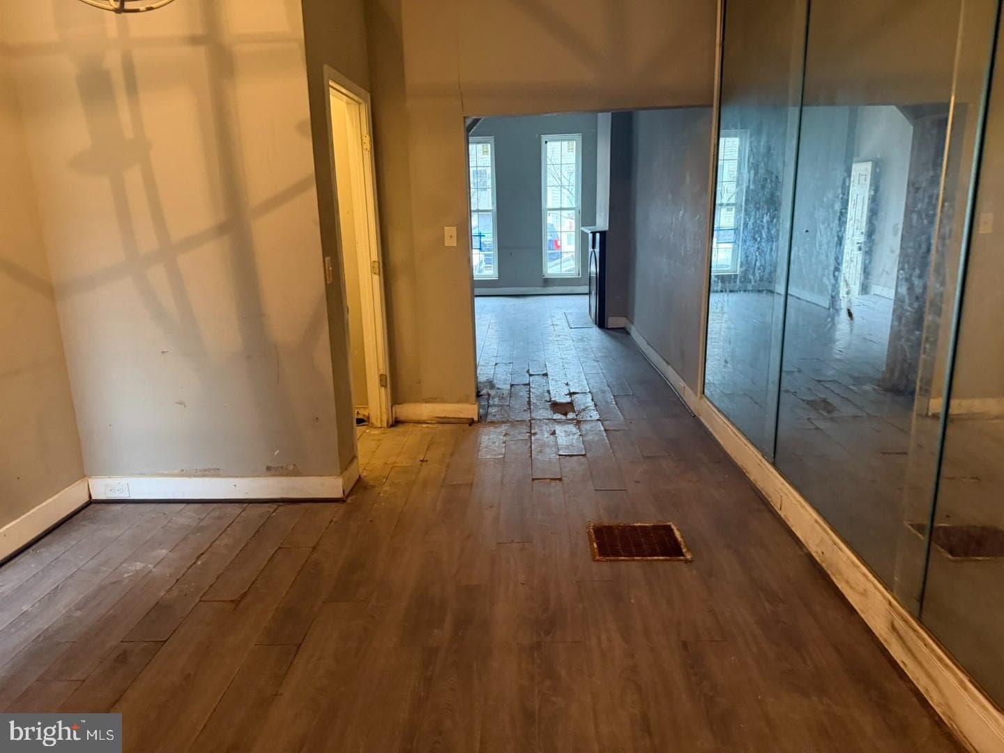 1409 E Lanvale Street photo 9