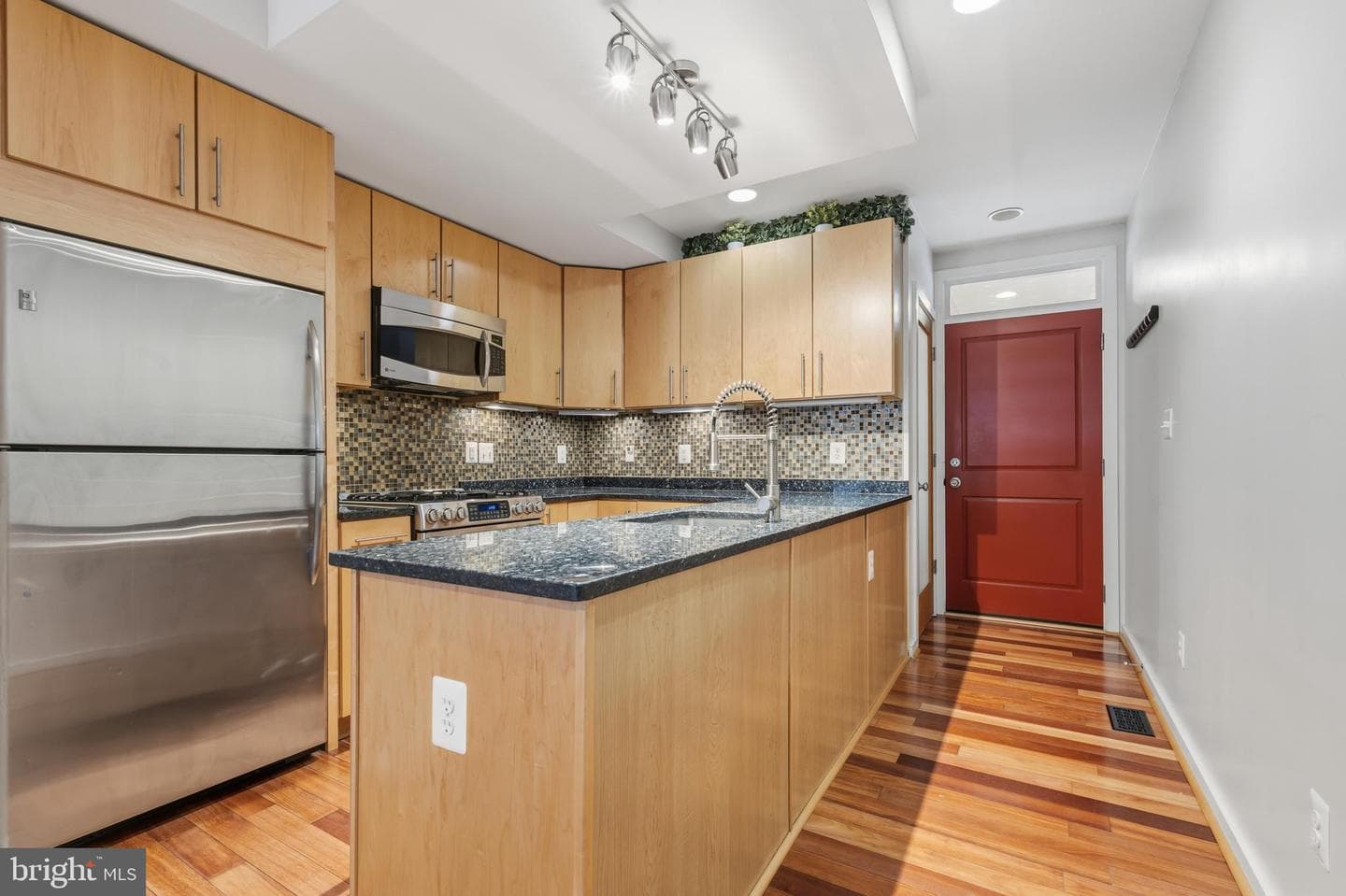 21 N Decker Avenue photo 12