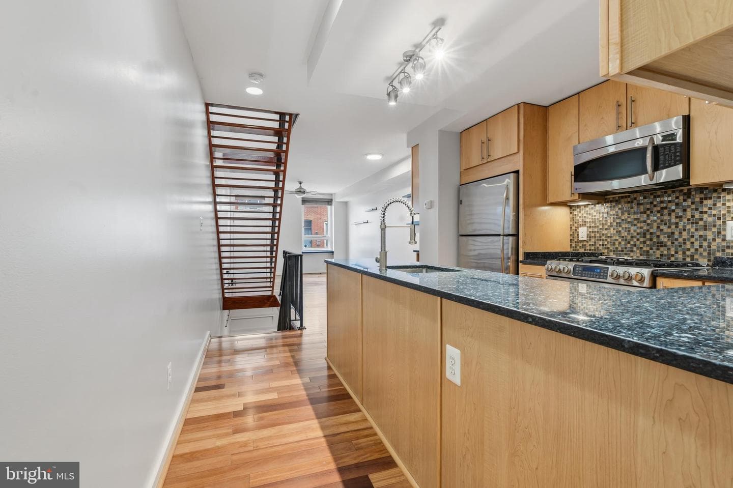 21 N Decker Avenue photo 9