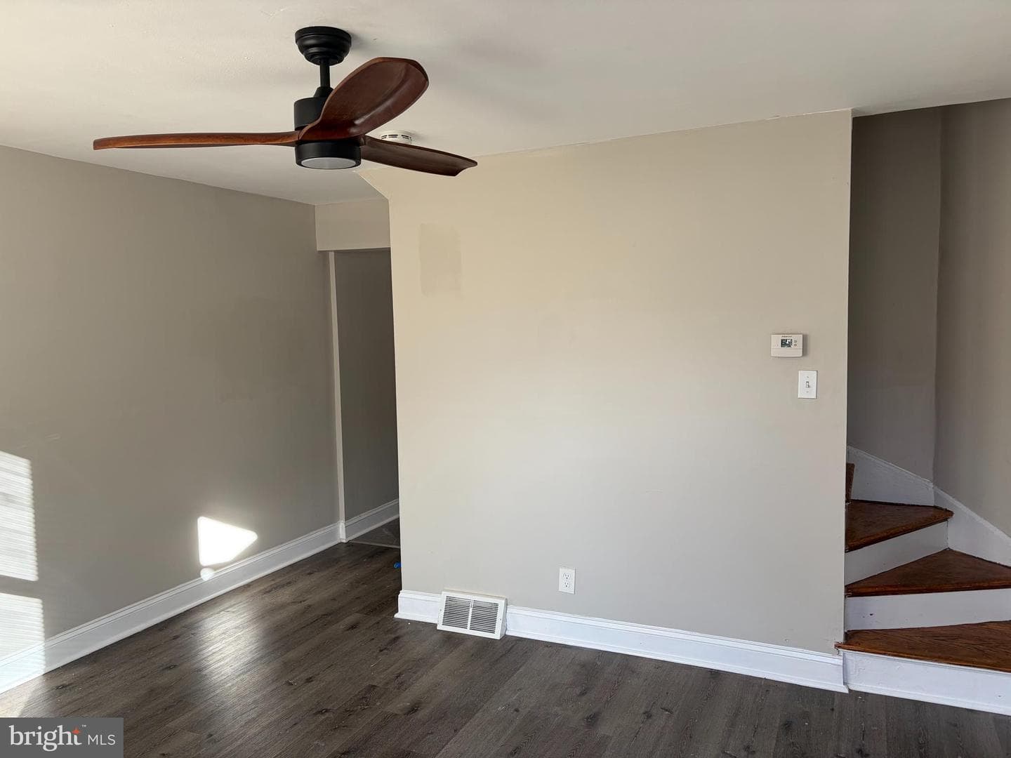 2715 Bookert Drive photo 2